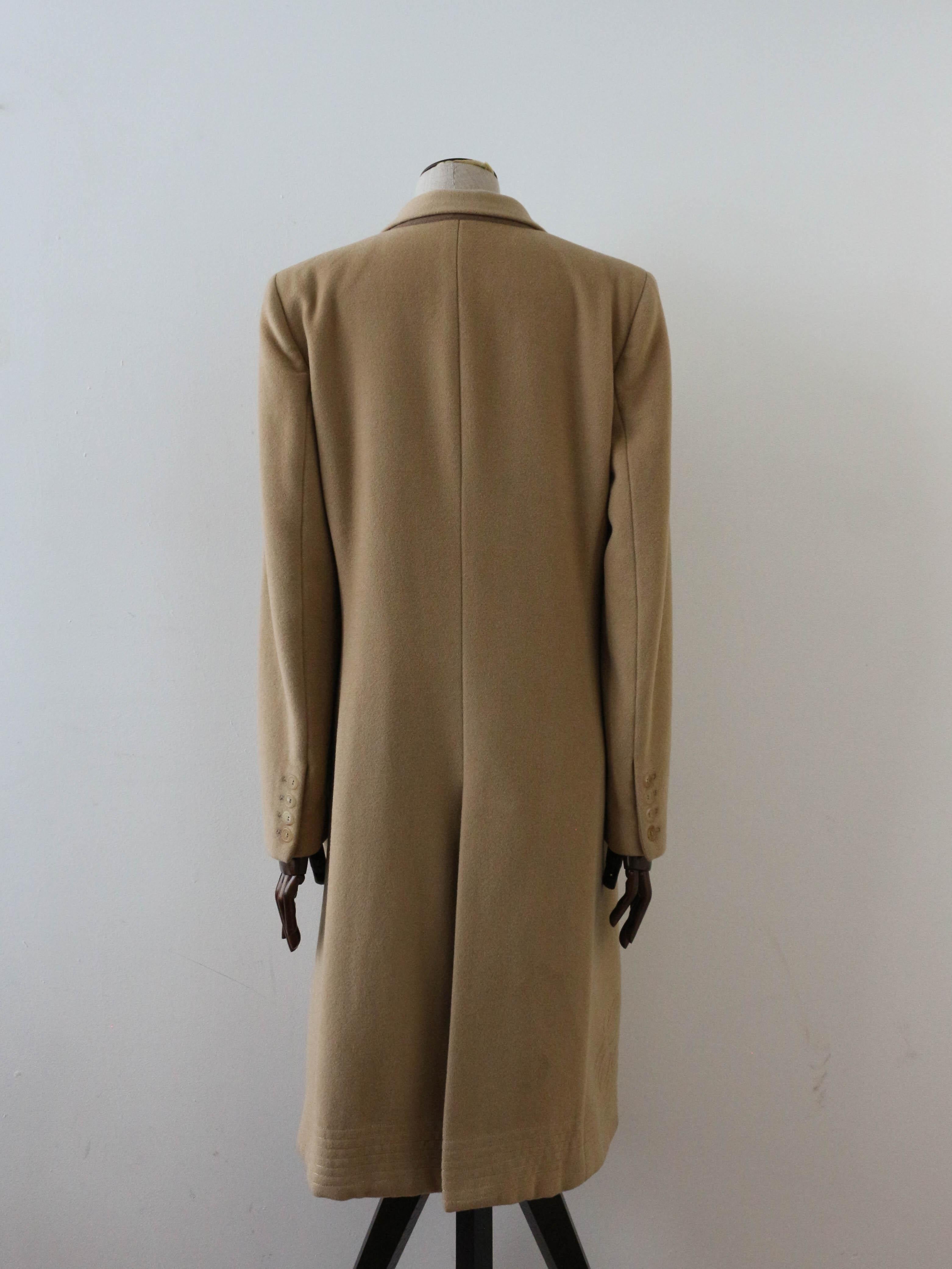 Alexander McQueen Autunno/Inverno 2001 'What a Merry Go Round' Cappotto firmato in cammello in vendita 1
