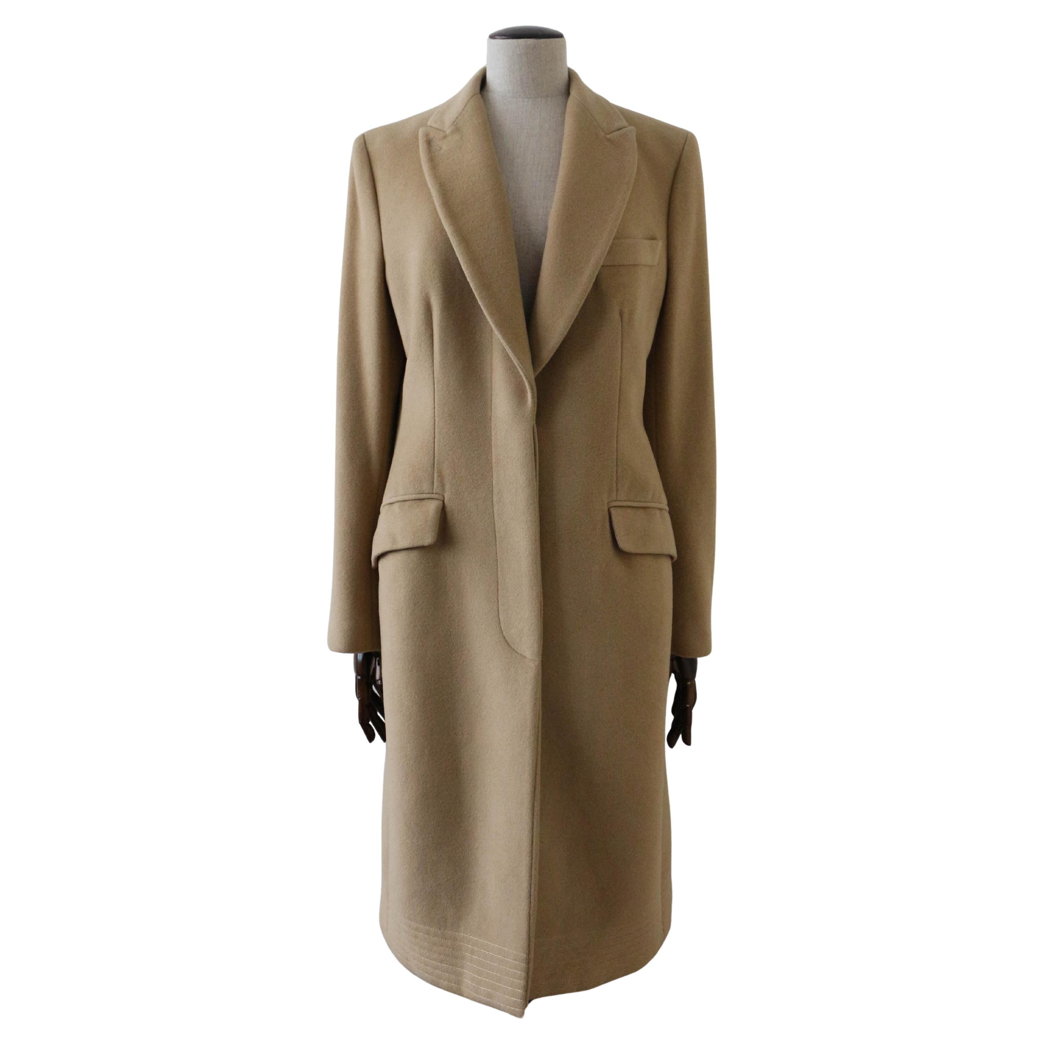 Alexander McQueen Autunno/Inverno 2001 'What a Merry Go Round' Cappotto firmato in cammello
