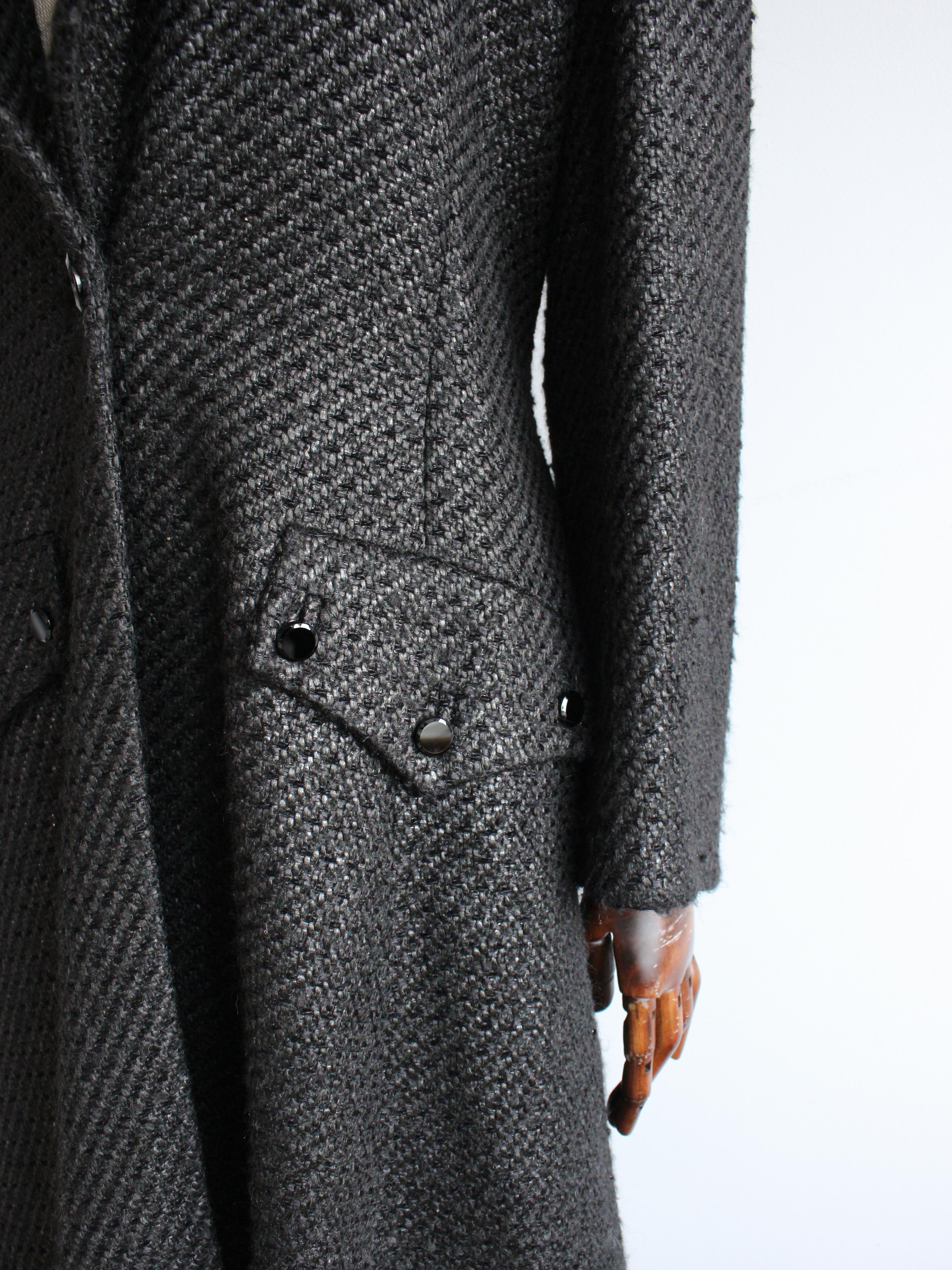 Alexander McQueen Autunno/Inverno 2006 'Widows of Culloden' Cappotto asimmetrico nero in vendita 6