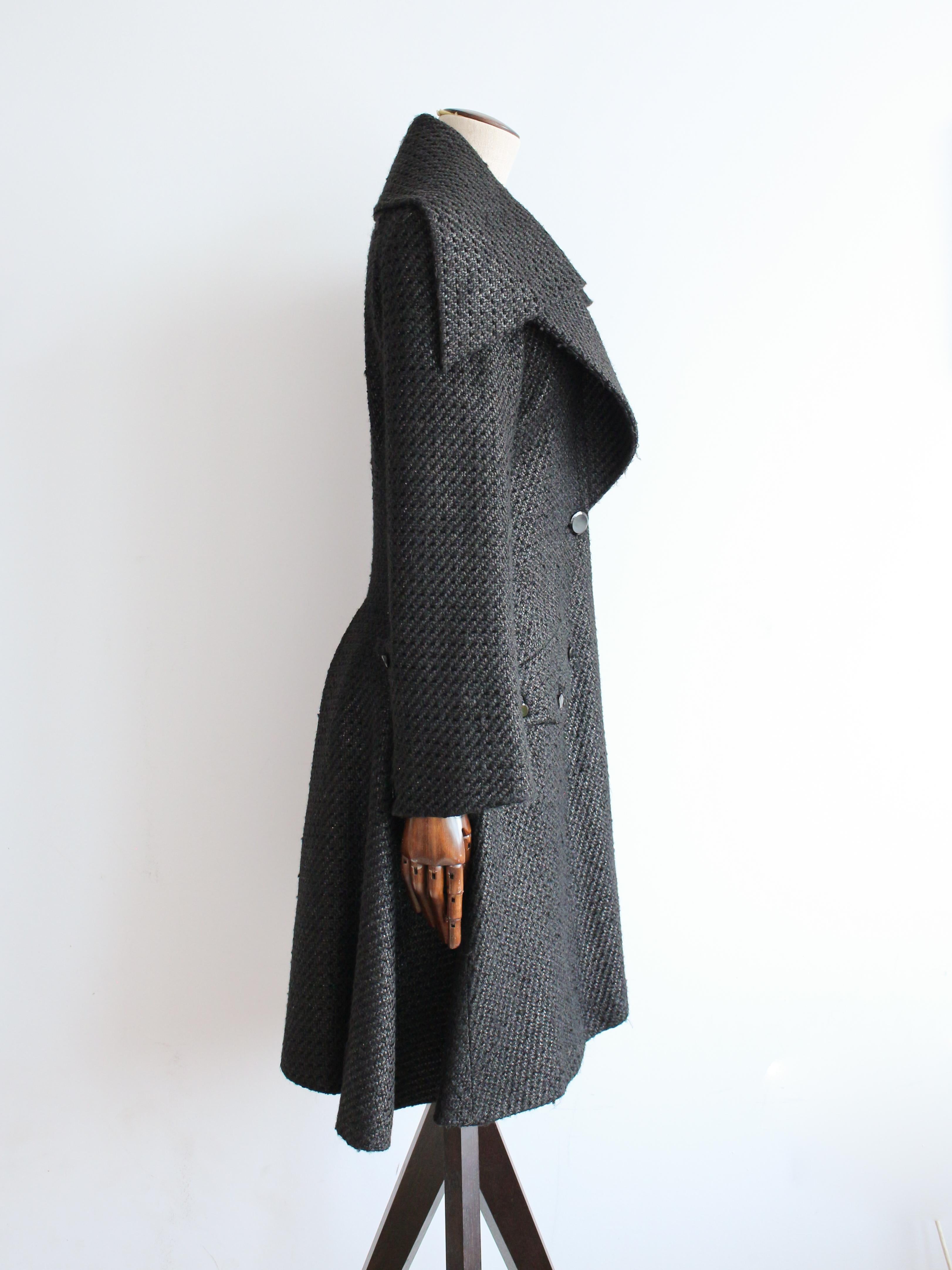 Nero Alexander McQueen Autunno/Inverno 2006 'Widows of Culloden' Cappotto asimmetrico nero in vendita
