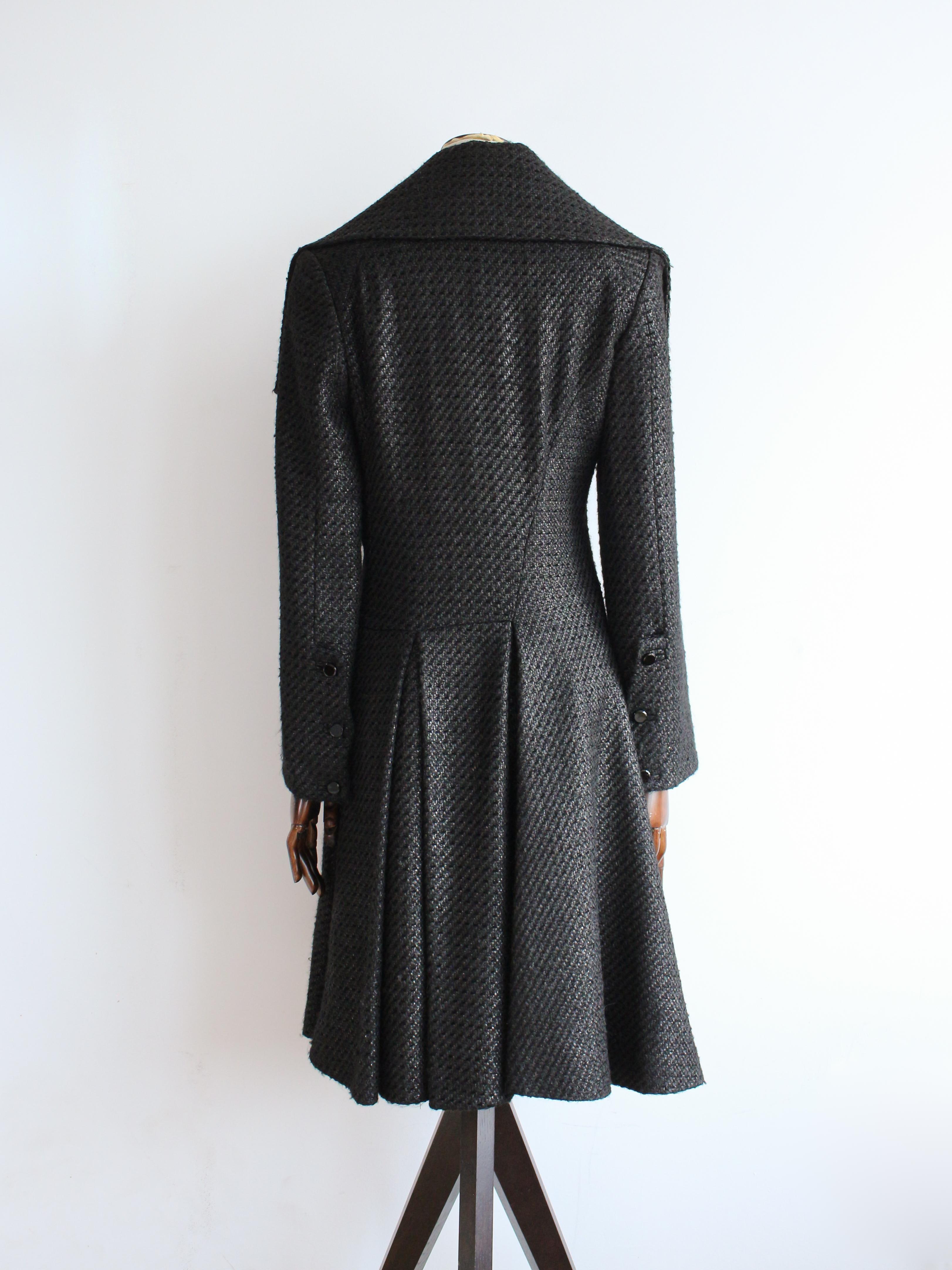 Alexander McQueen Autunno/Inverno 2006 'Widows of Culloden' Cappotto asimmetrico nero In condizioni buone in vendita a Manchester, GB