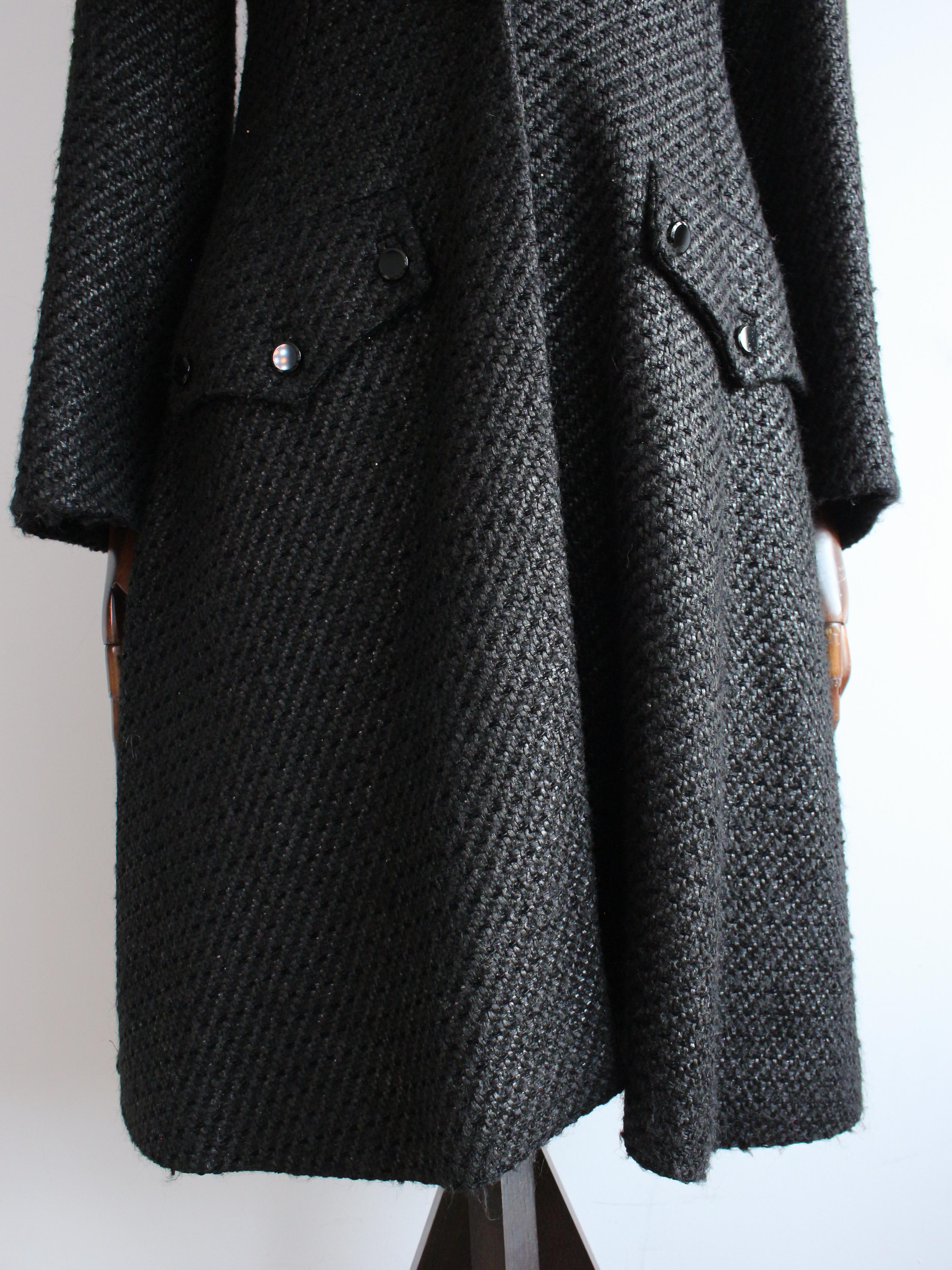 Alexander McQueen Autunno/Inverno 2006 'Widows of Culloden' Cappotto asimmetrico nero in vendita 2
