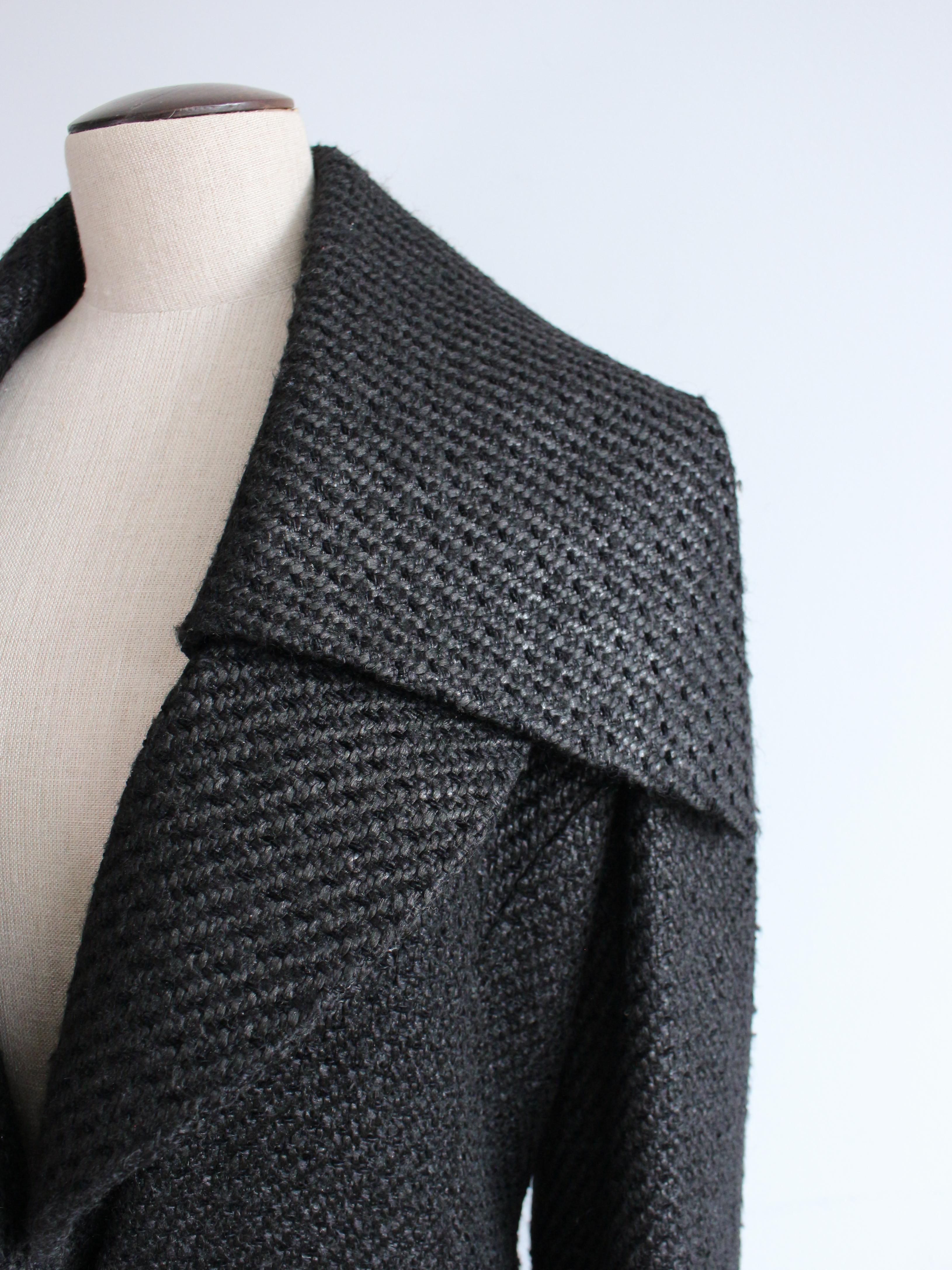 Alexander McQueen Autunno/Inverno 2006 'Widows of Culloden' Cappotto asimmetrico nero in vendita 4
