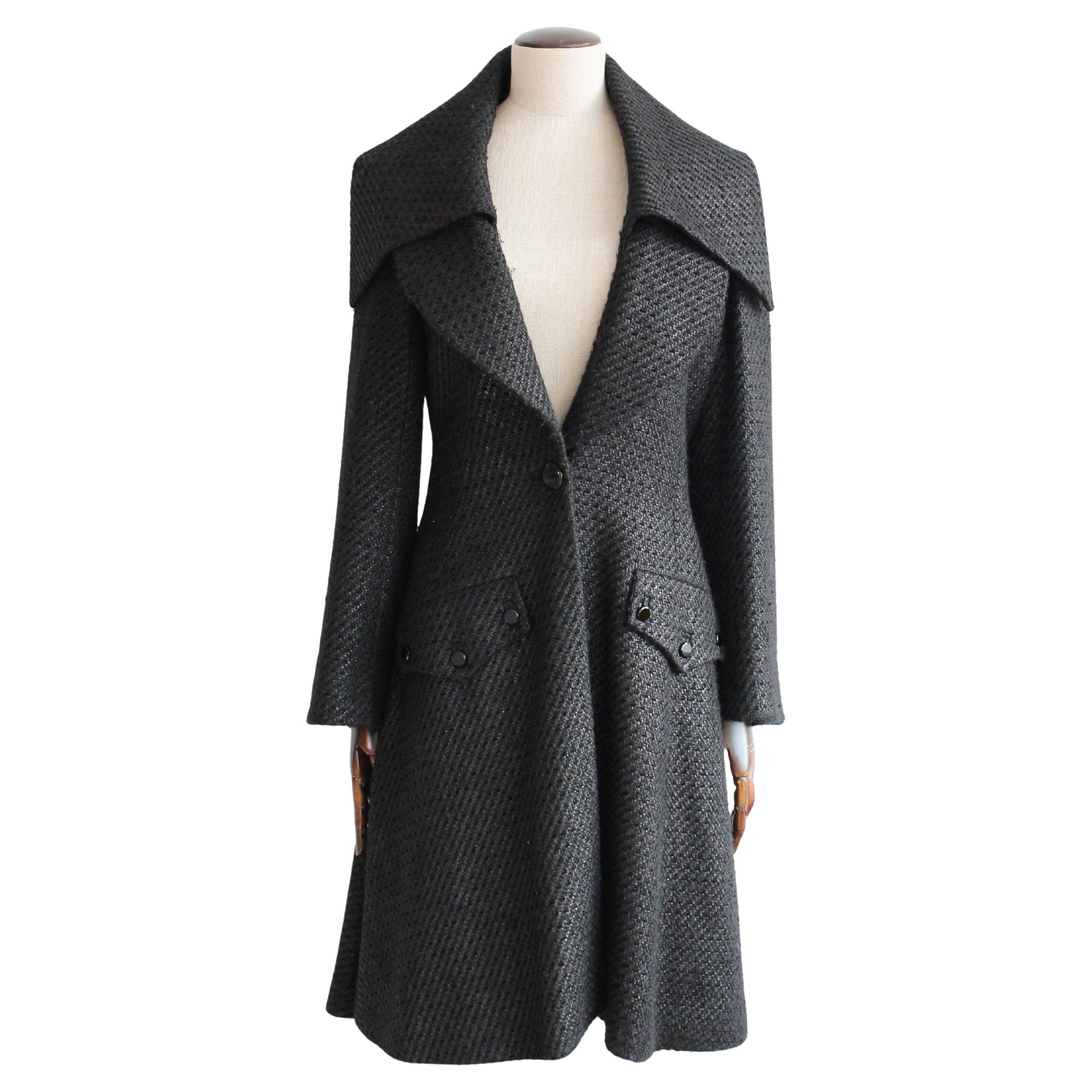 Alexander McQueen Automne/Hiver 2006 - Manteau asymétrique noir 'Widows of Culloden' (Veuves de Culloden)