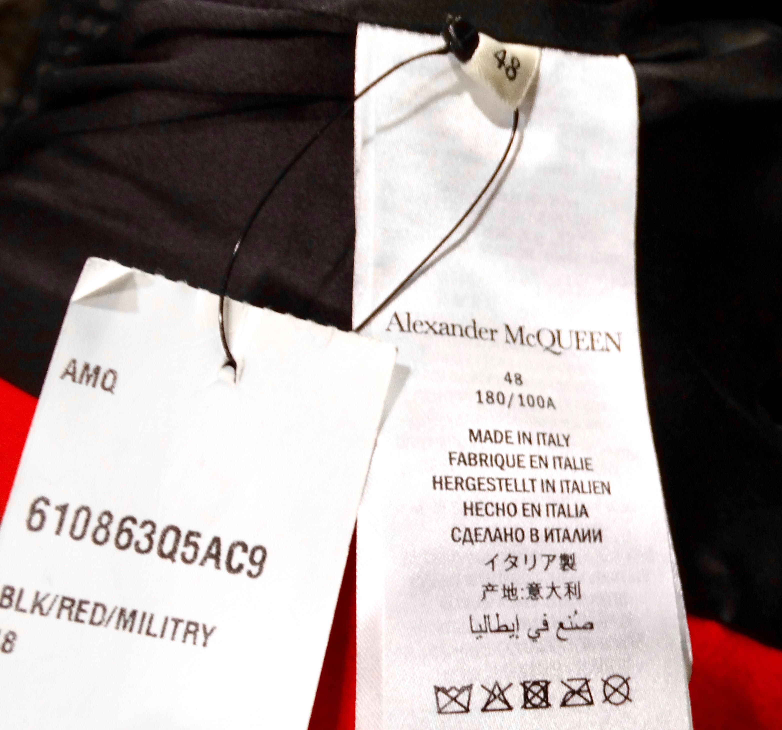 Alexander McQueen Giacca Peplum in stile militare d'avanguardia in vendita 7
