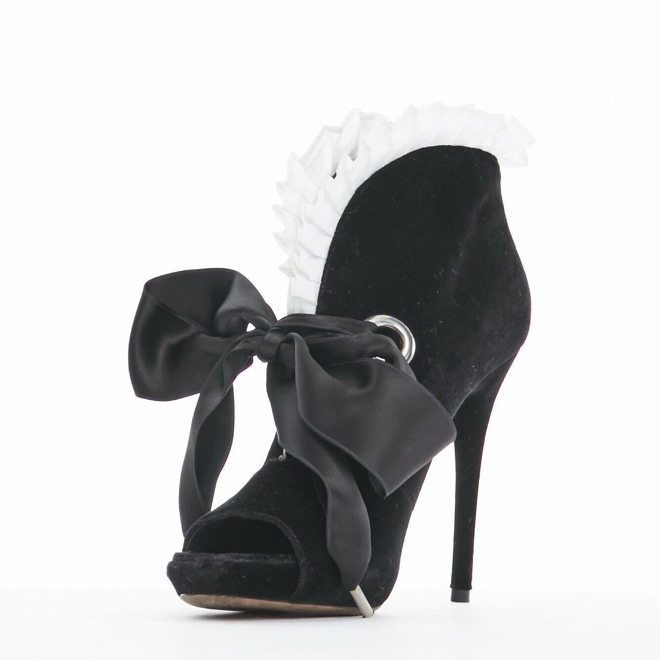 ALEXANDER MCQUEEN AW14 white pleat trim satin bow black velvet ankle boots EU37 In Excellent Condition In Hong Kong, NT