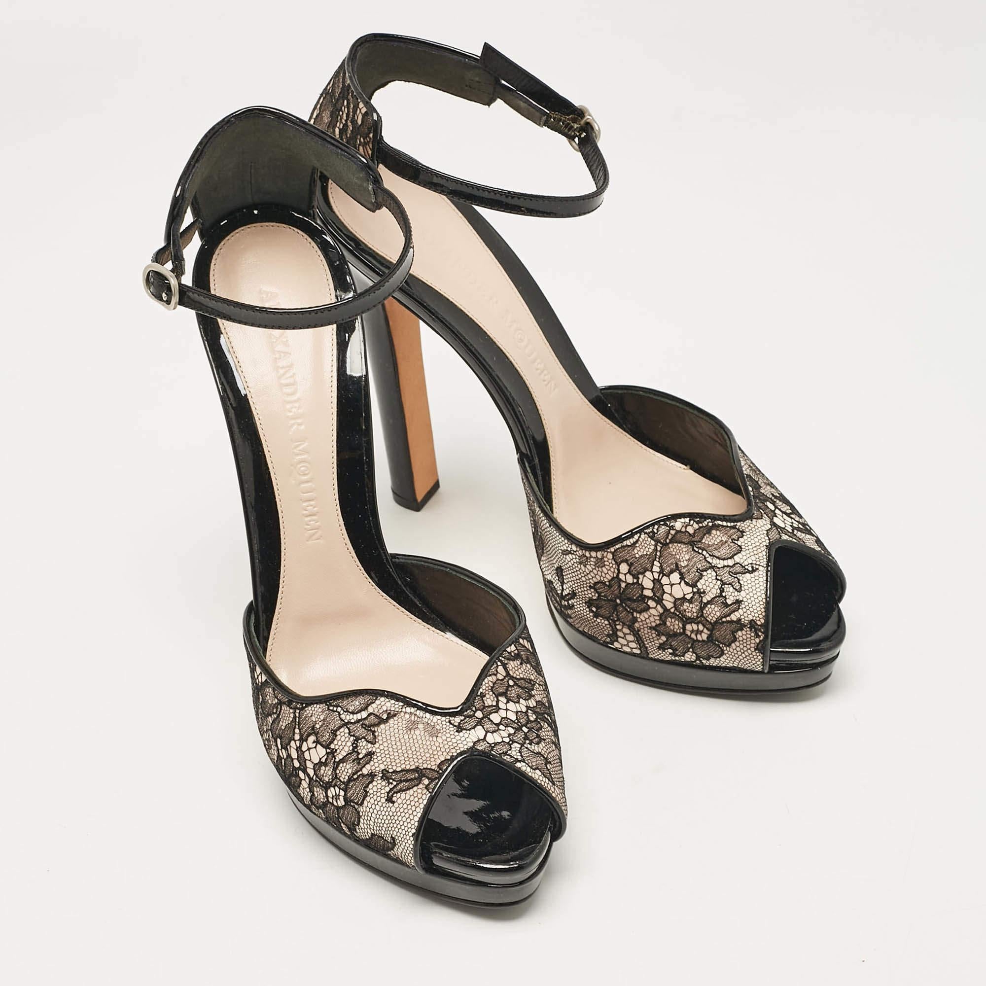 Women's Alexander McQueen Beige/Black Lace and Patent Leather Peep Toe Pumps Size 40 For Sale