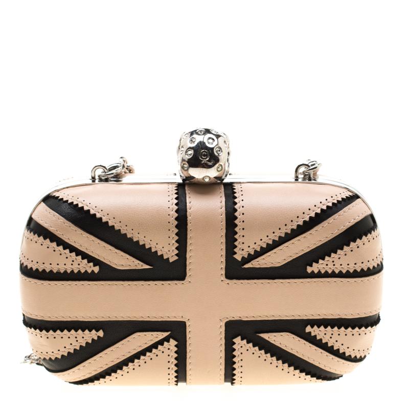 Make an inspiring appearance with this statement-making Britannia Skull box clutch. This Alexander McQueen creation has a structured body made of leather. The clutch has a skull clasp closure, a leather-lined interior and a chain strap.

Includes: