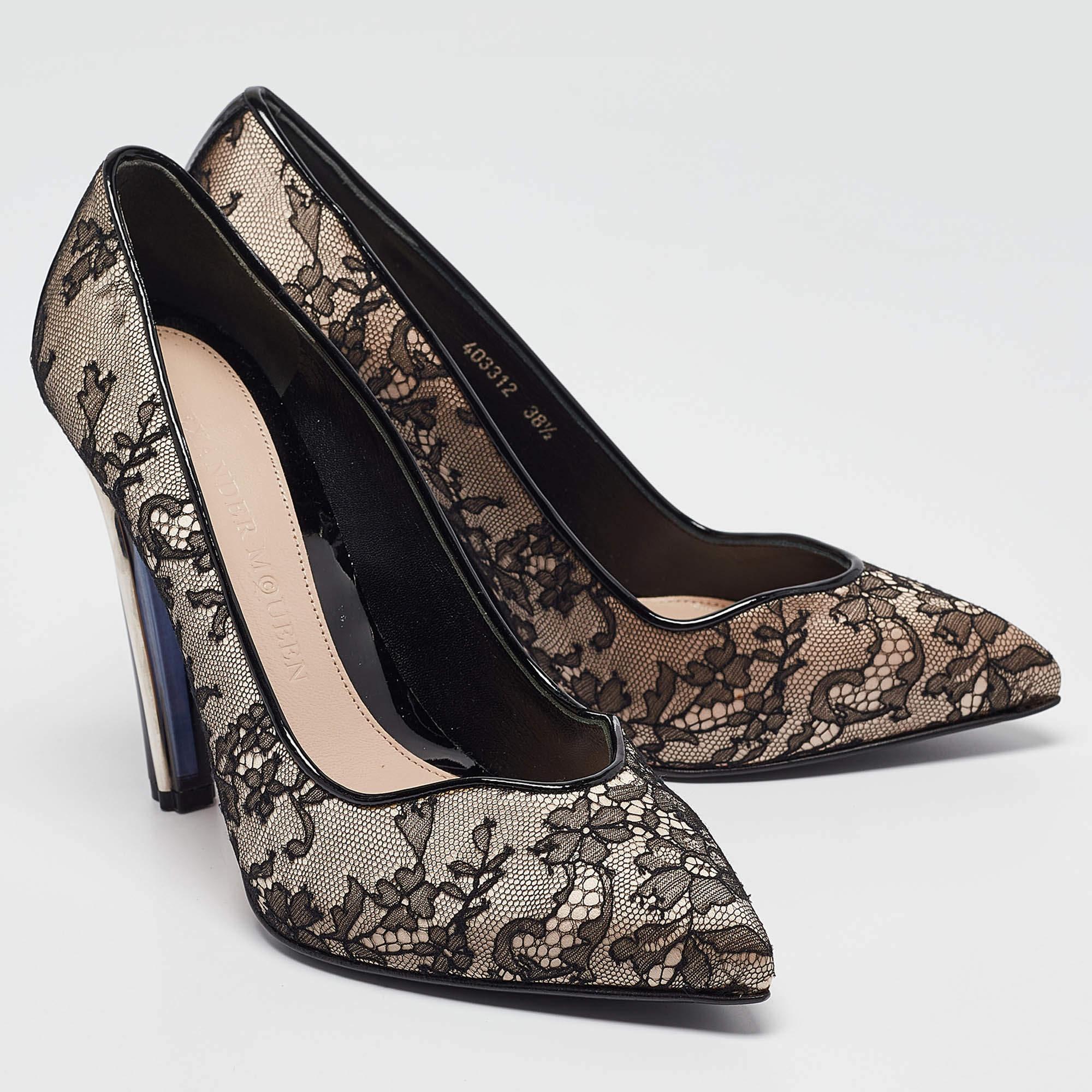Women's Alexander McQueen Beige/Black Mesh and Satin Pointed Toe Pumps Size 38.5 For Sale