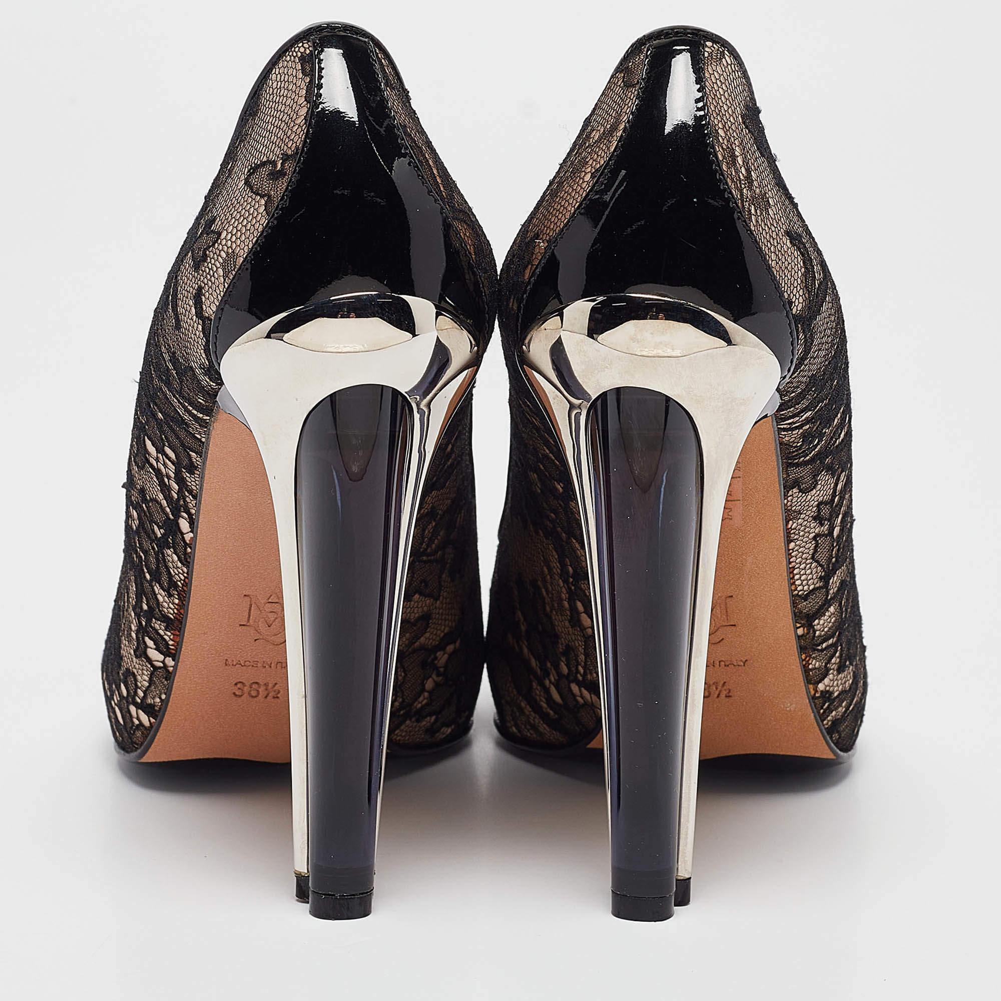 Alexander McQueen Beige/Black Mesh and Satin Pointed Toe Pumps Size 38.5 For Sale 1