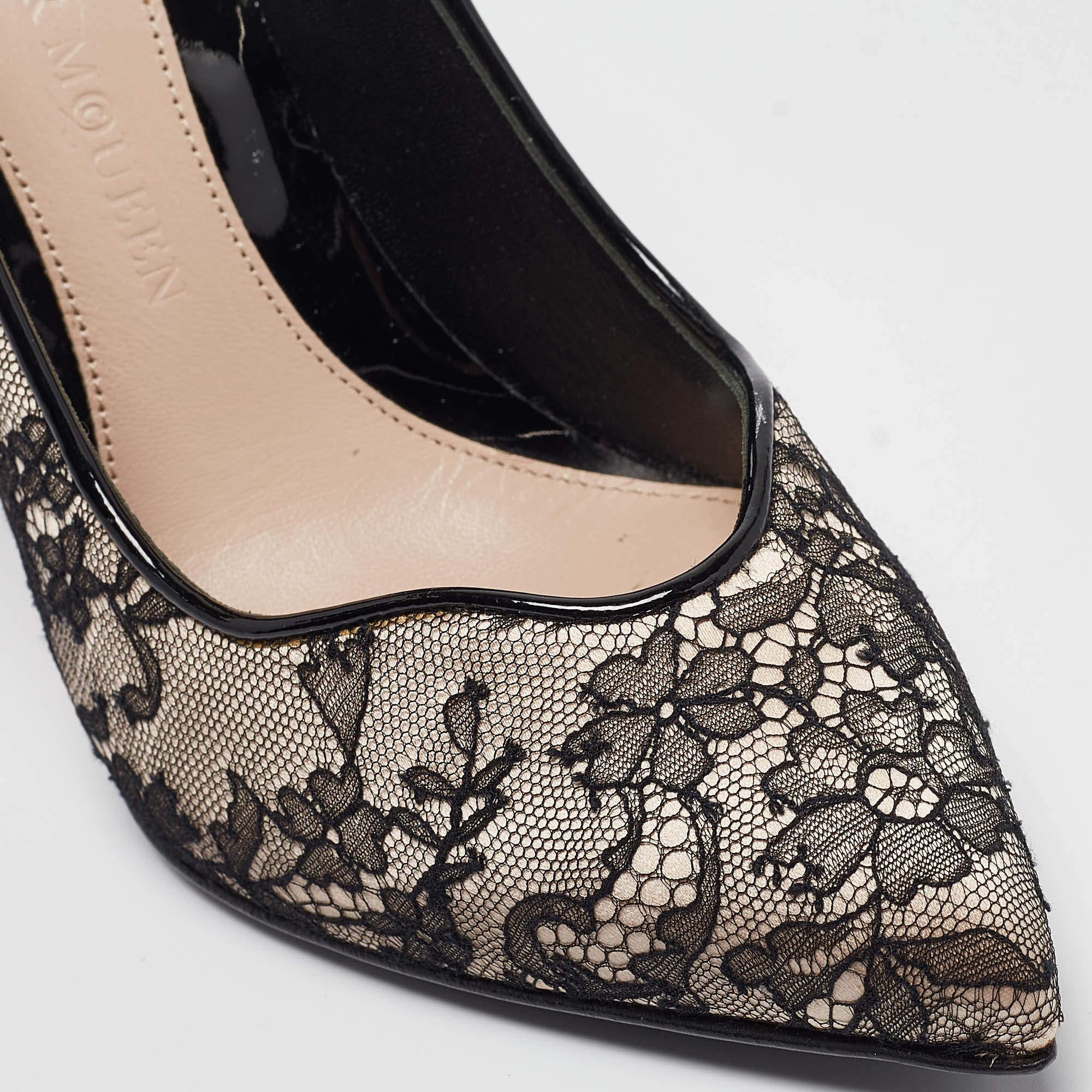 Alexander McQueen Beige/Black Mesh and Satin Pointed Toe Pumps Size 38.5 For Sale 3