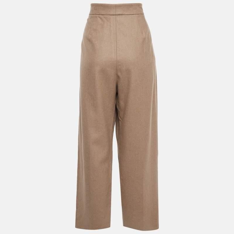 Enhance your formal attire with this pair of trousers. Designed into a superb silhouette and fit this pair of trousers will definitely make you look elegant.