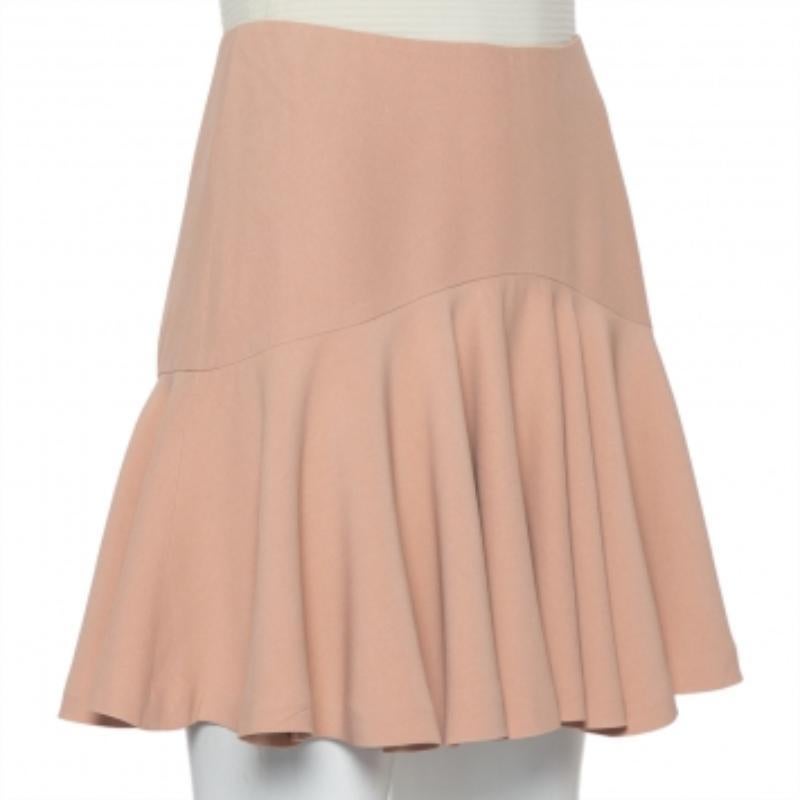 Make room in your closet for this creation from Alexander McQueen. Designed for a fashionable look, this skirt is made from crepe and has a ruffle design. It has a comfortable fit and a zip closure.