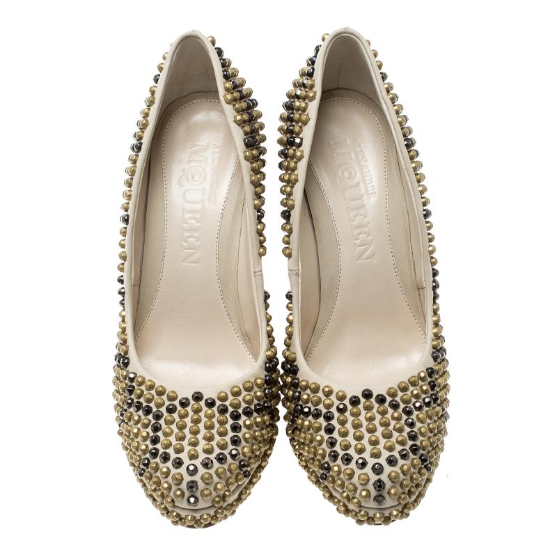 Women's Alexander McQueen Beige Hexagon Stud Embellished Leather Platform Pumps Size 37