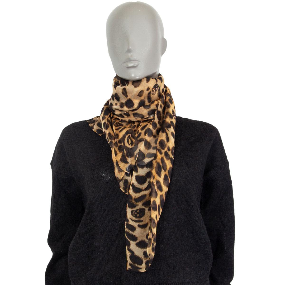 Alexander McQueen leopard skull chiffon scarf in espresso brown, brown, beige, light beige and off-white silk (100%). Has been worn and is in excellent condition. 

Width 135cm (52.7in)
Length 135cm (52.7in)
