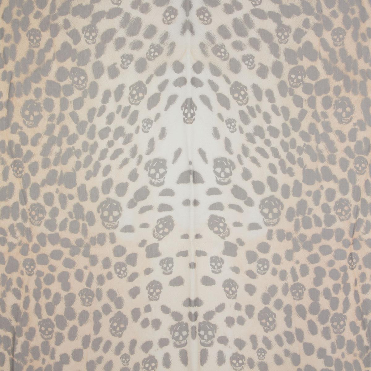 Pañuelo de gasa de seda beige CALAVERA DE LEOPARDO ALEXANDER MCQUEEN Beige