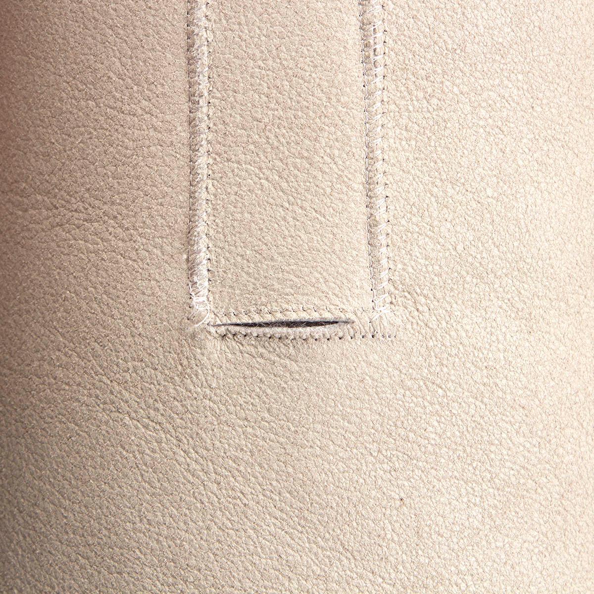 ALEXANDER MCQUEEN beige & pink suede 2017 SHEARLING Coat Jacket 40 S In Good Condition For Sale In Zürich, CH
