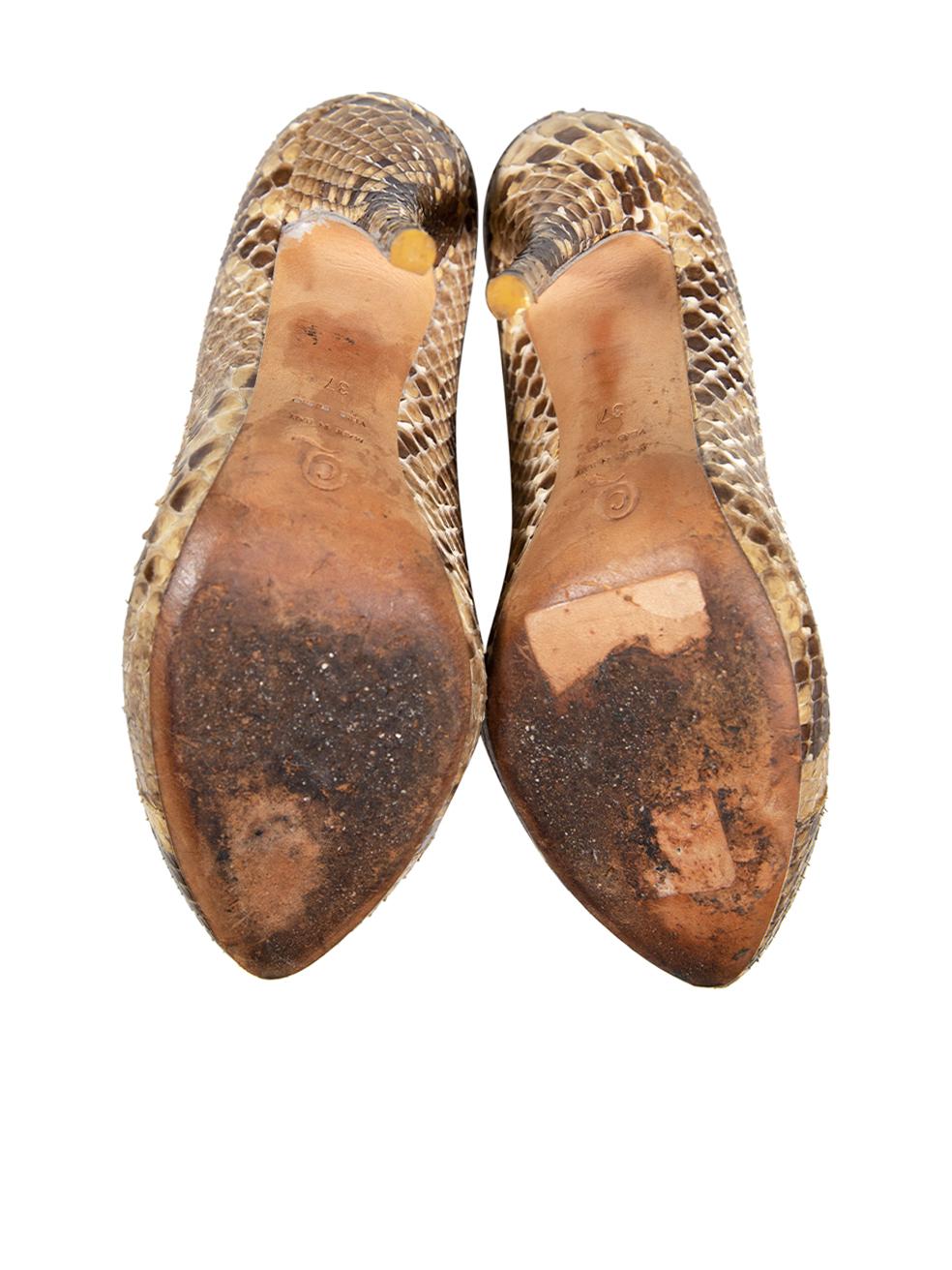 Alexander McQueen escarpins en peau de serpent beige, taille IT 37 Bon état - En vente à London, GB