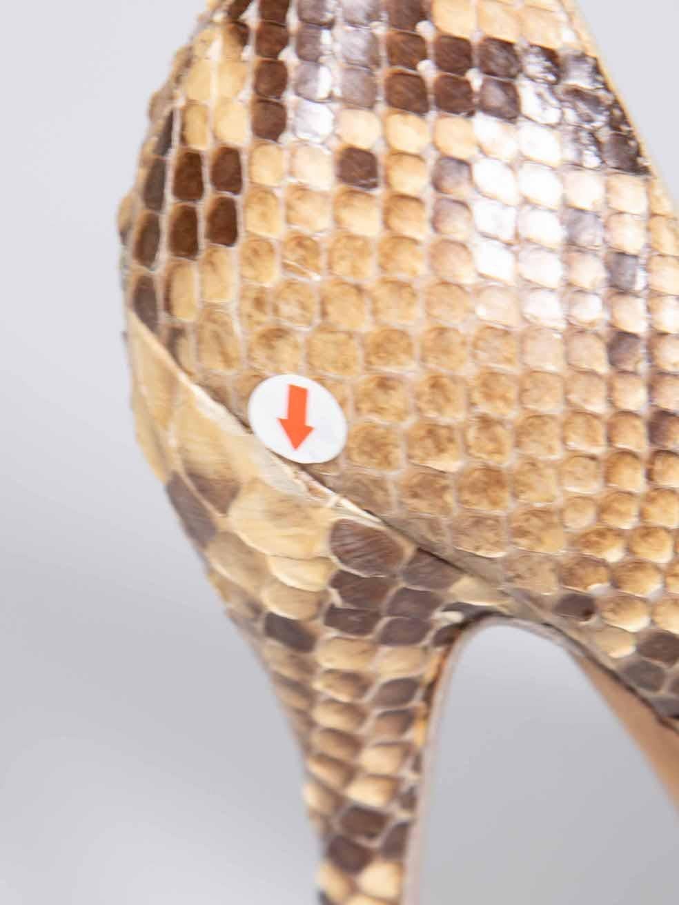 Alexander McQueen escarpins en peau de serpent beige, taille IT 37 en vente 1