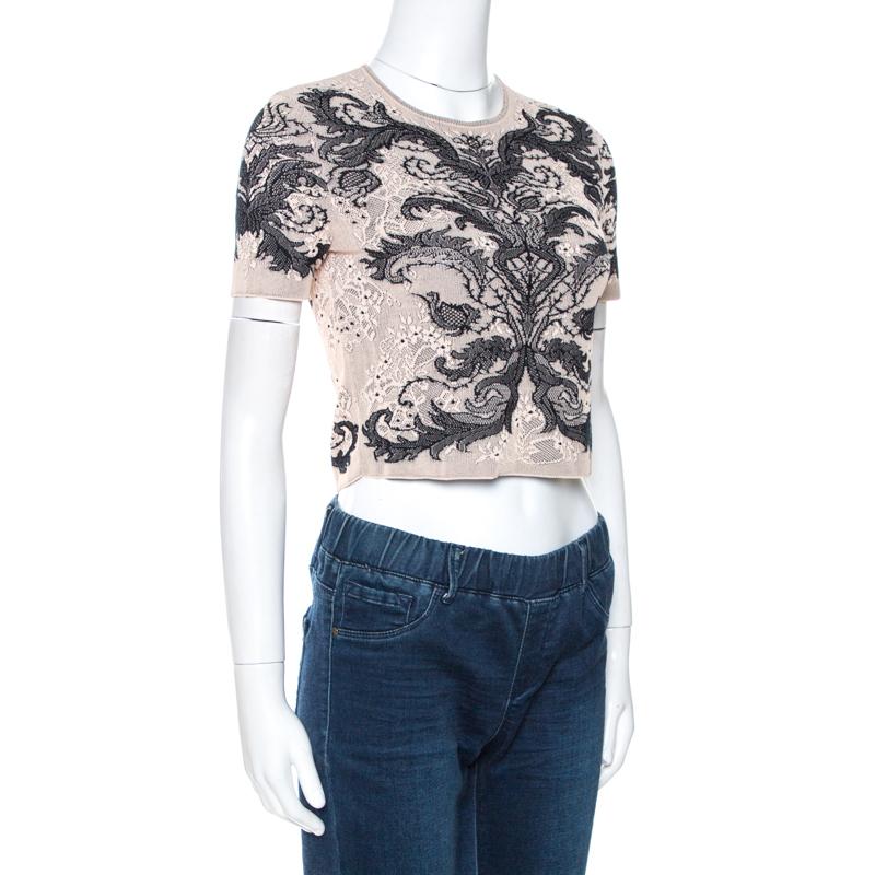 From the house of Alexander McQueen coms this delighting crop top. It is made from quality fabrics for a comfortable experience. The top features short sleeves and the entire expanse is covered in jacquard details.

