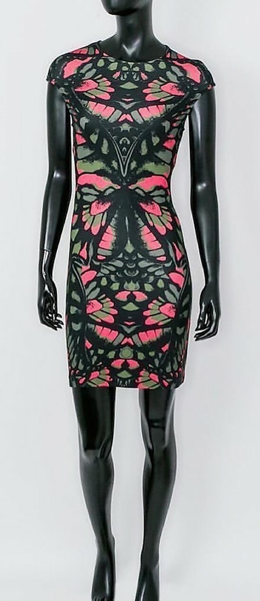 Alexander McQueen 

Black/pink stretchy short  dress

IT Size 40 - 4 (S)

Excellent condition!
 
PLEASE VISIT OUR STORE FOR MORE GREAT ITEMS