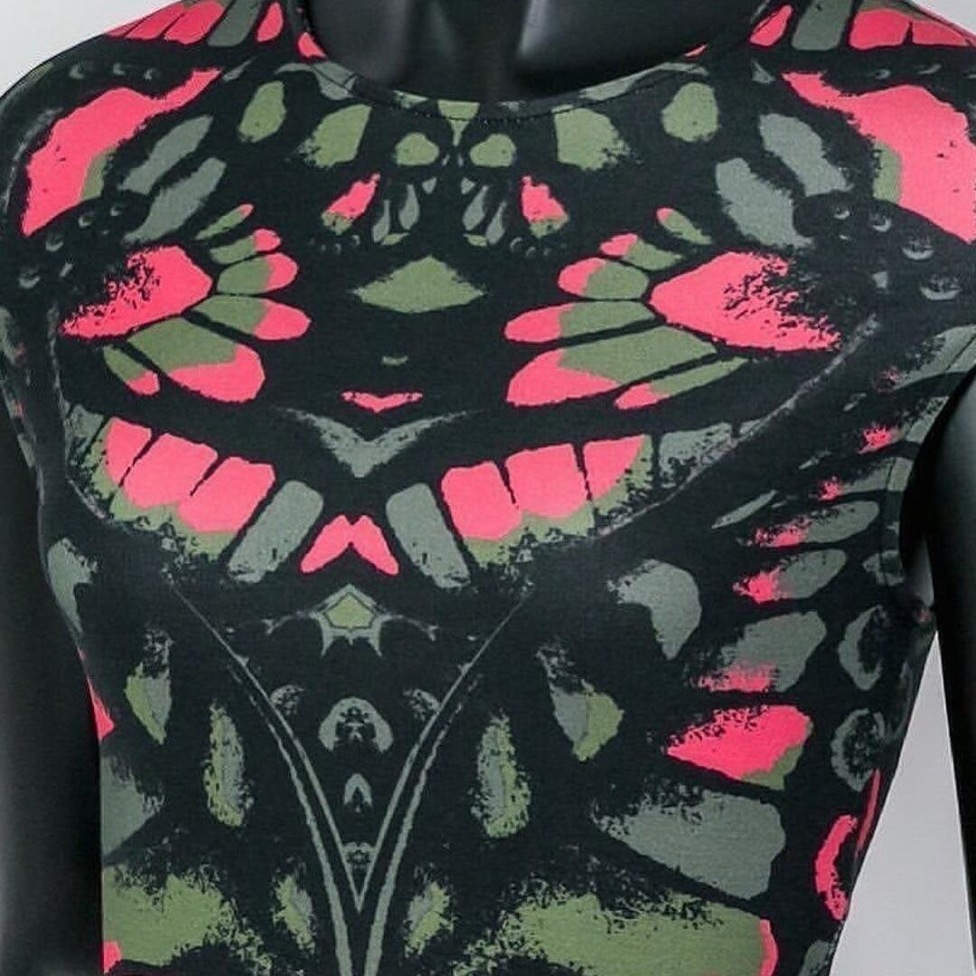 ALEXANDER McQueen SCHWARZ und PINK EINGESCHNEIDERTES KLEID 40 - 4 im Zustand „Hervorragend“ in Montgomery, TX