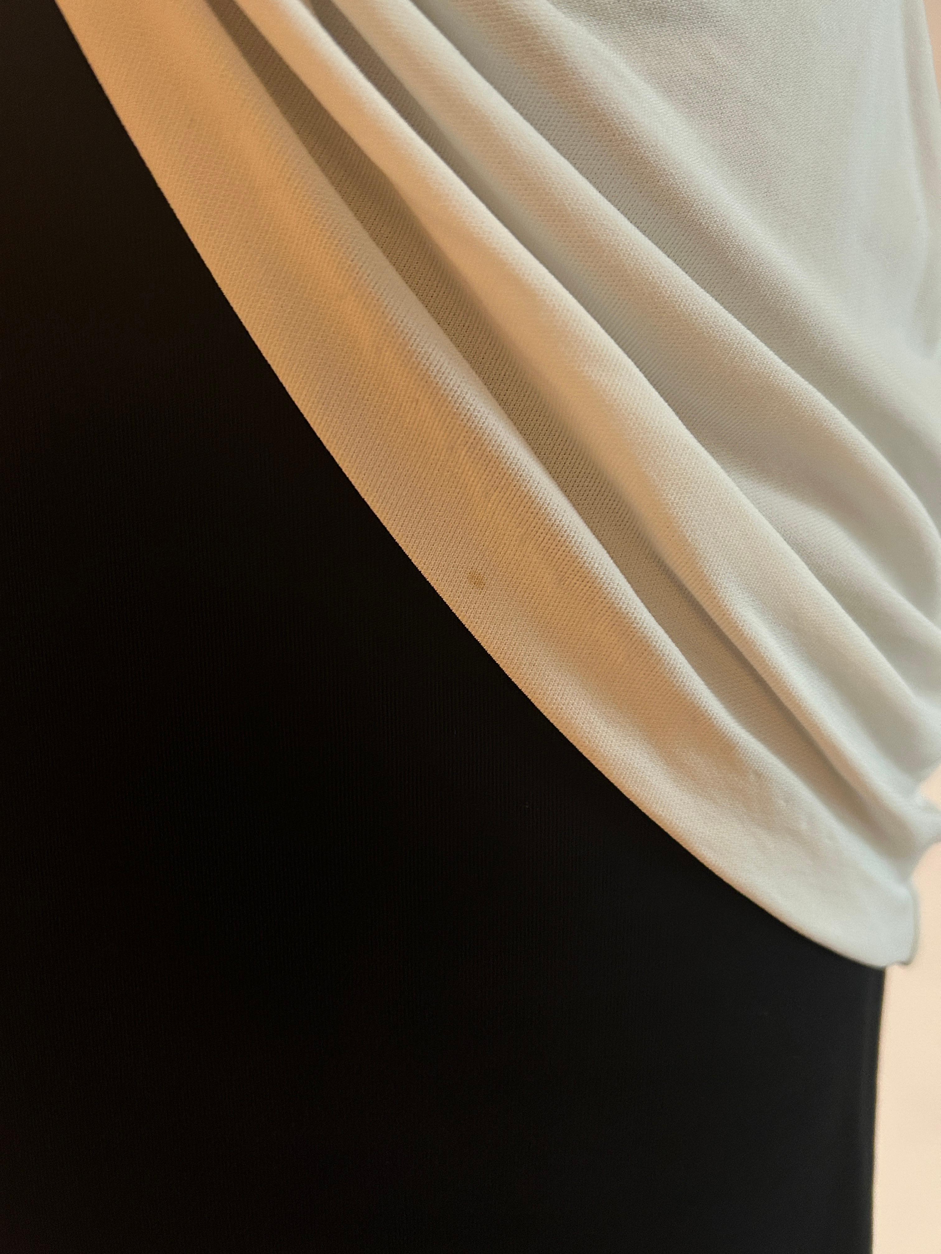 Alexander McQueen - Robe ceinturée drapée noire et blanche  en vente 4
