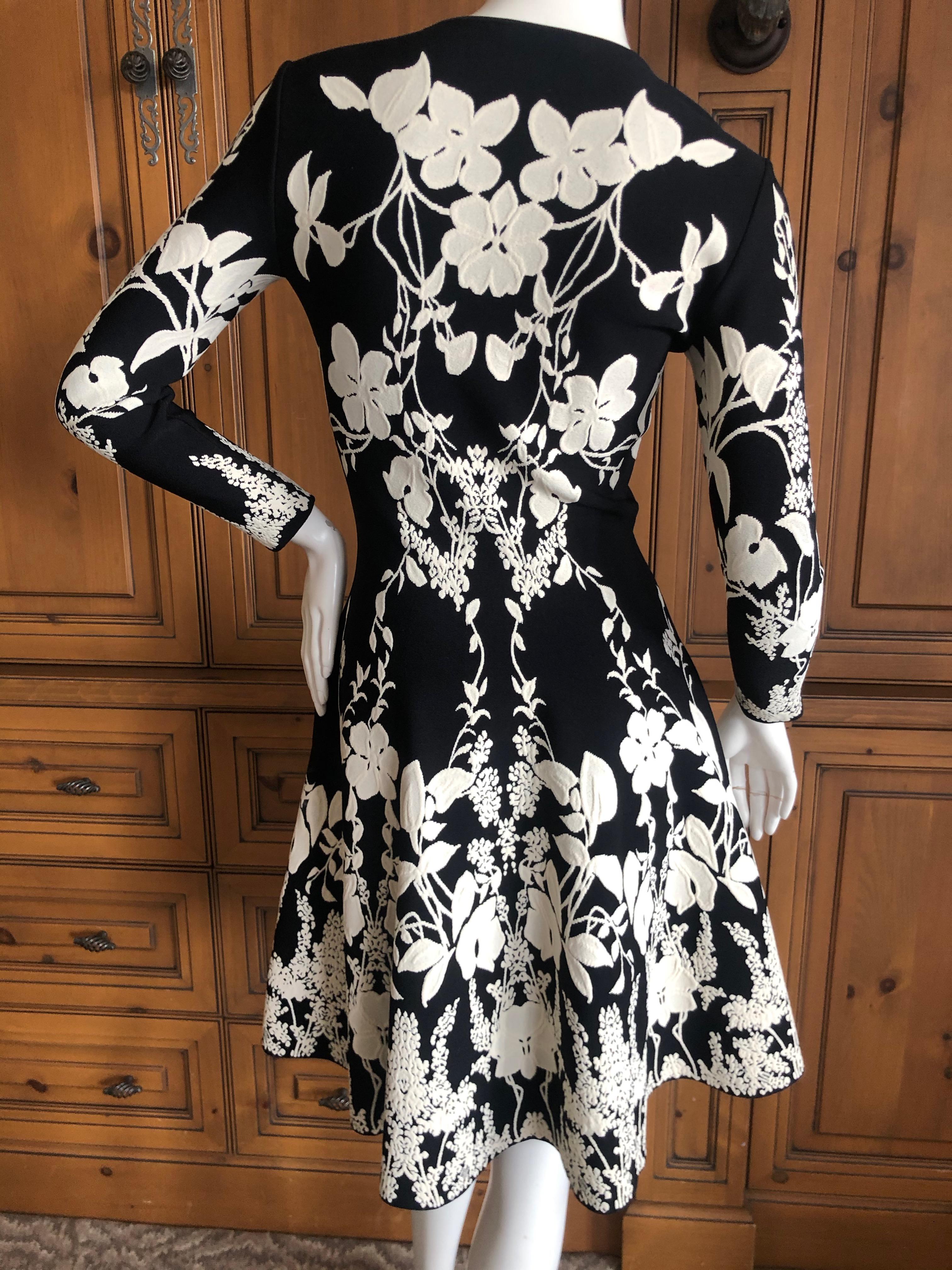 Alexander McQueen Black and White Inartsia Floral Knit Dress with Skater Skirt For Sale 2