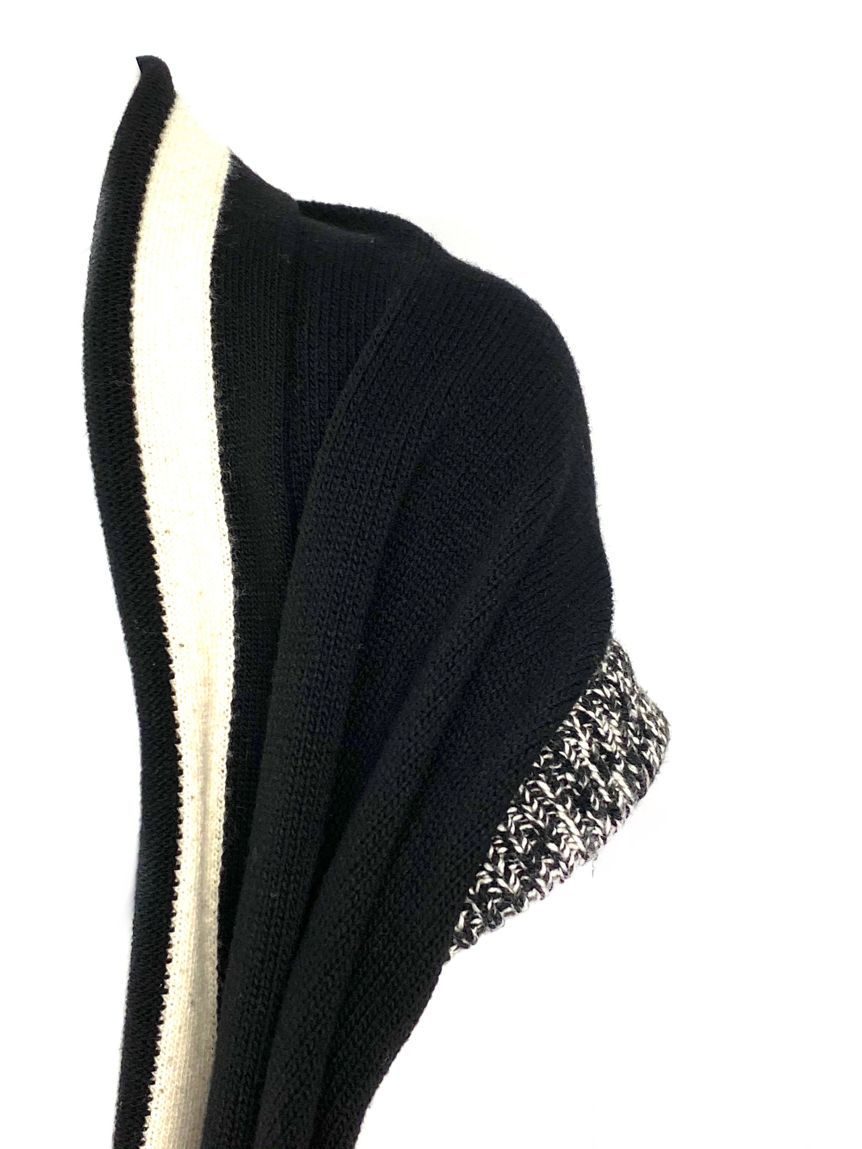 Alexander McQueen Black and White Knit Wool Cardigan Poncho Sweater Size M In Excellent Condition For Sale In Beverly Hills, CA