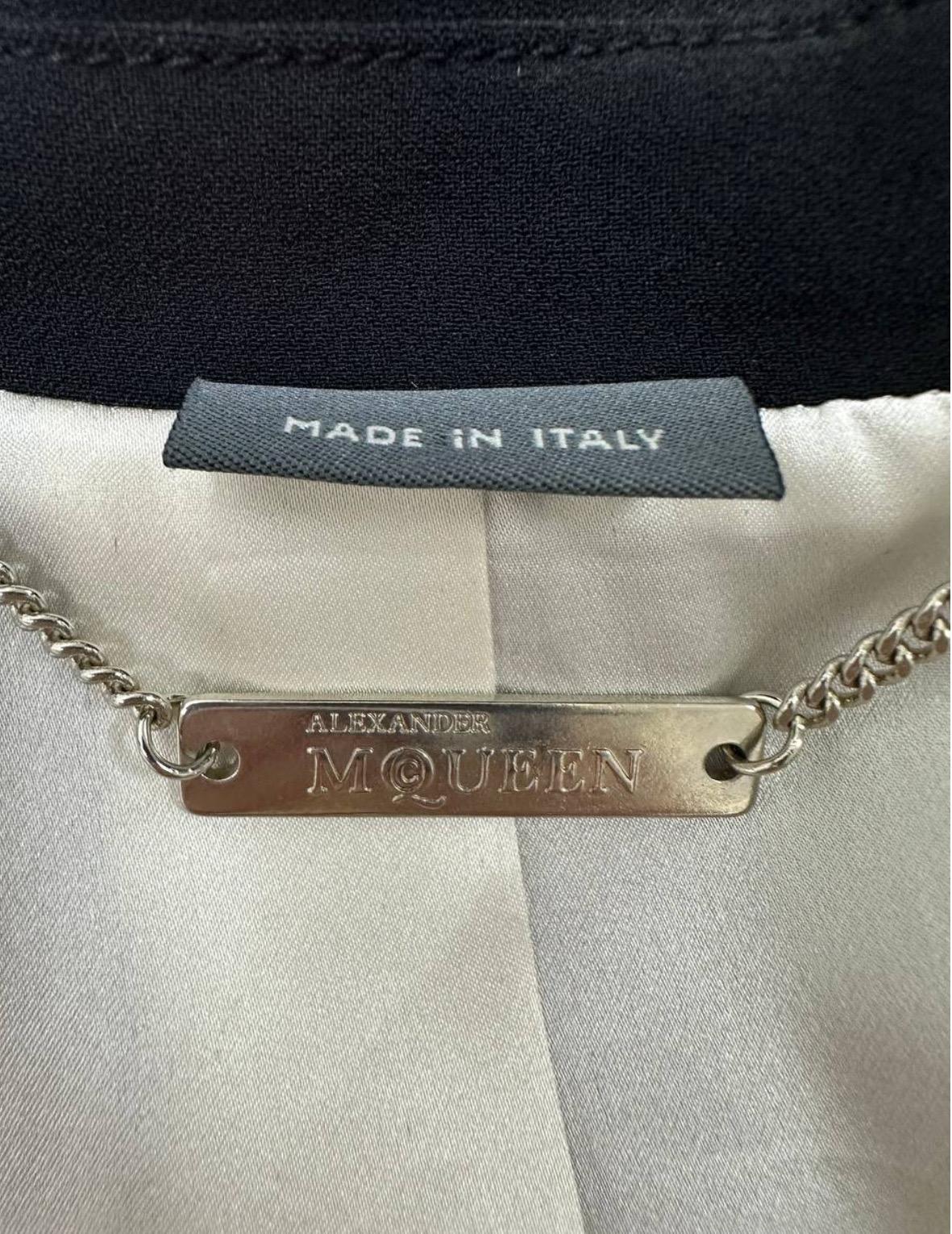 Alexander McQueen Schwarz Asymmetrischer Saum Blazer Sz.42 für Damen oder Herren im Angebot