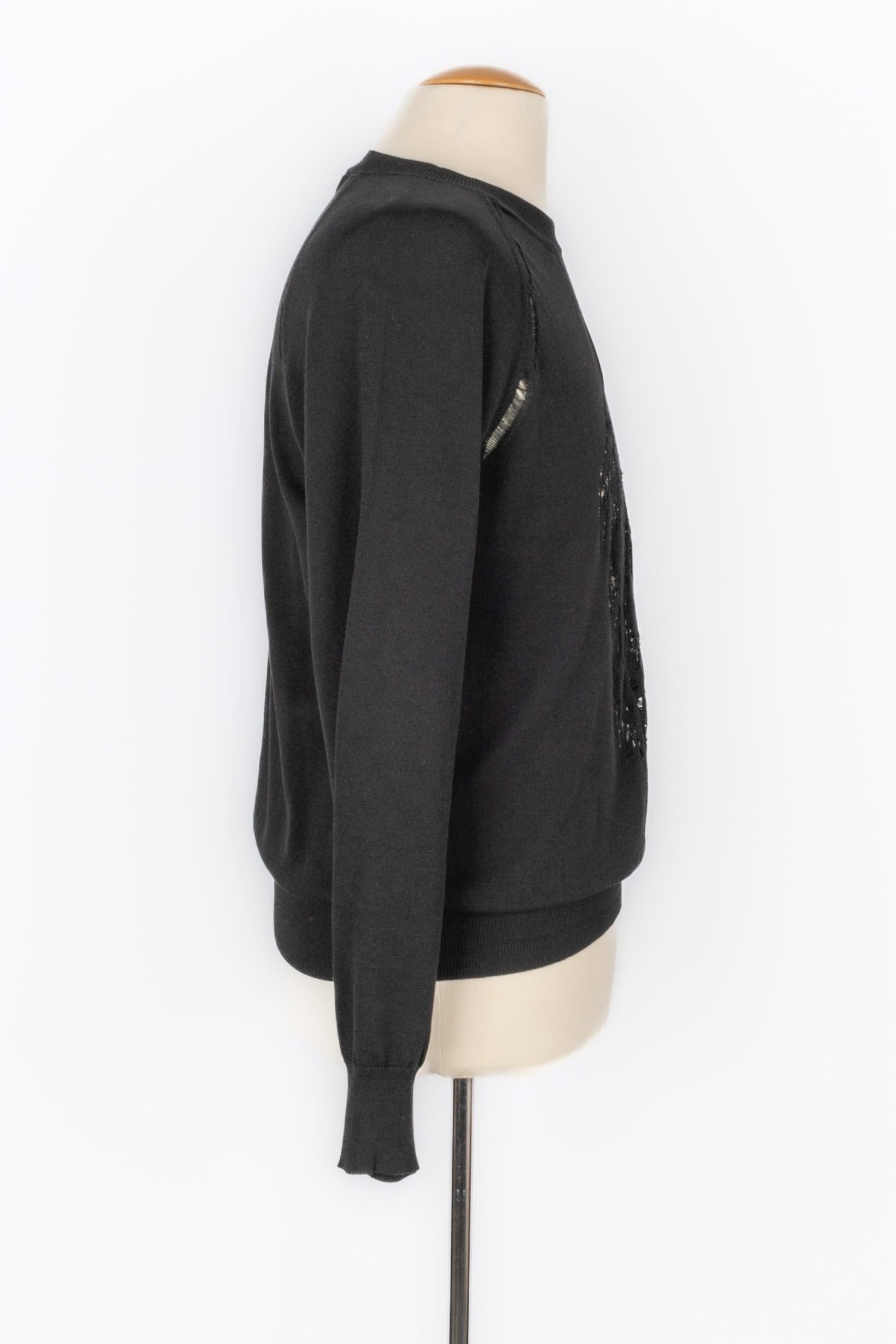 Alexander McQueen - (Made in Italy) Black blended cotton and silk sweater. Size XL.

Additional information:
Condition: Very good condition
Dimensions: Shoulder width: 45 cm - Sleeve length: 65 cm - Length: 70 cm

Seller Reference: HFH4
