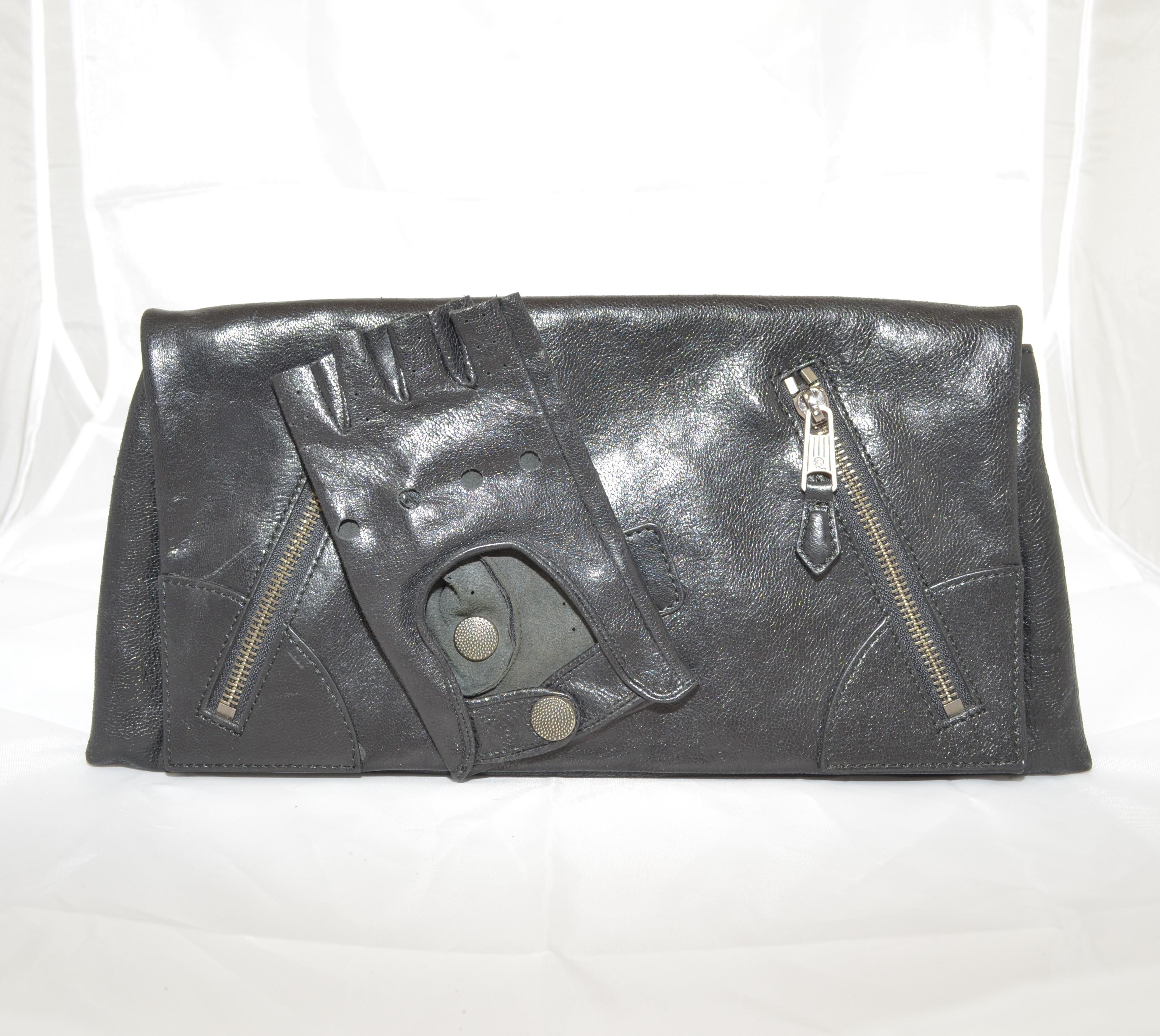 ALEXANDER MCQUEEN Calfskin Faithful Glove Clutch in black is crafted of semi-distressed calfskin leather in a fold-over style with diagonal zippers at the front.

Measurements:

Measurements: 13” x 6”