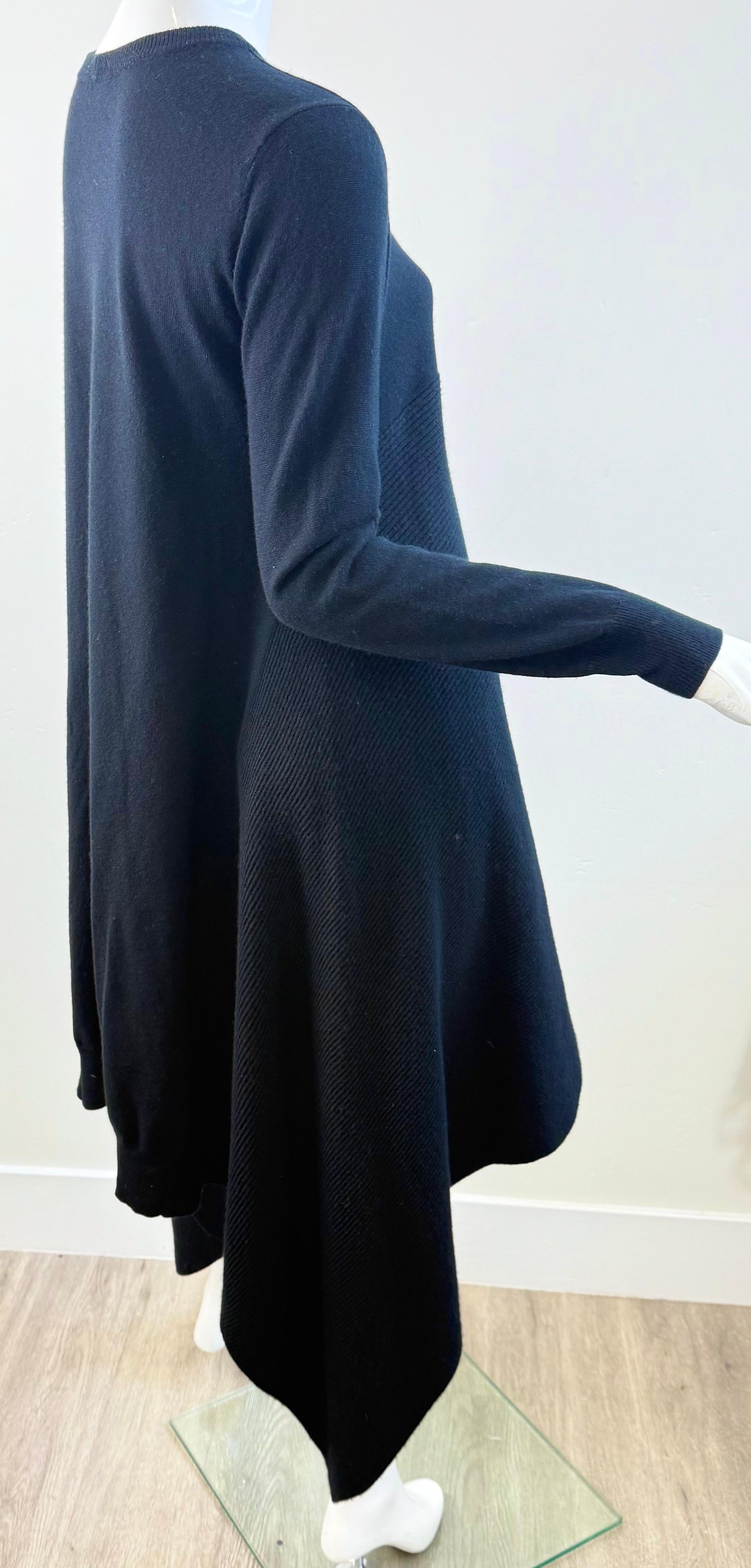 Alexander McQueen Schwarzes Pulloverkleid mit asymmetrischem Saum aus Kaschmir- und Wollmischung 2000s im Angebot 8