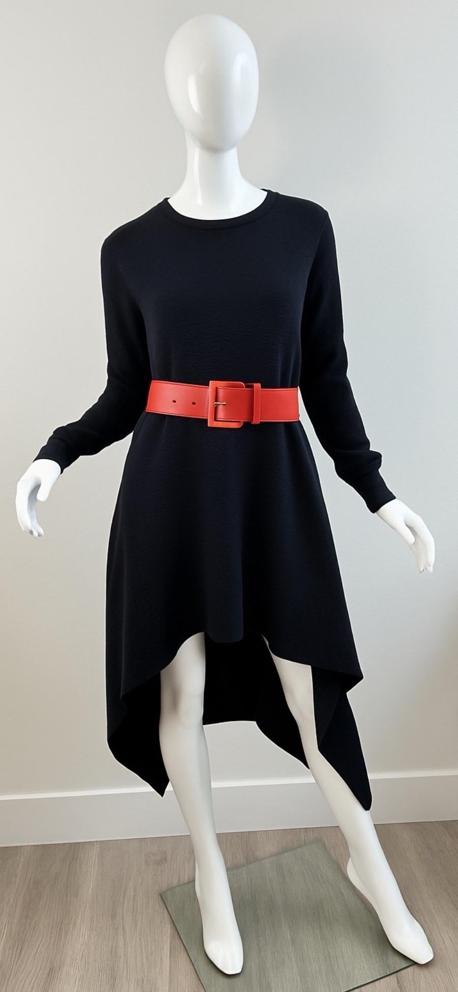 Alexander McQueen Schwarzes Pulloverkleid mit asymmetrischem Saum aus Kaschmir- und Wollmischung 2000s im Zustand „Hervorragend“ im Angebot in San Diego, CA