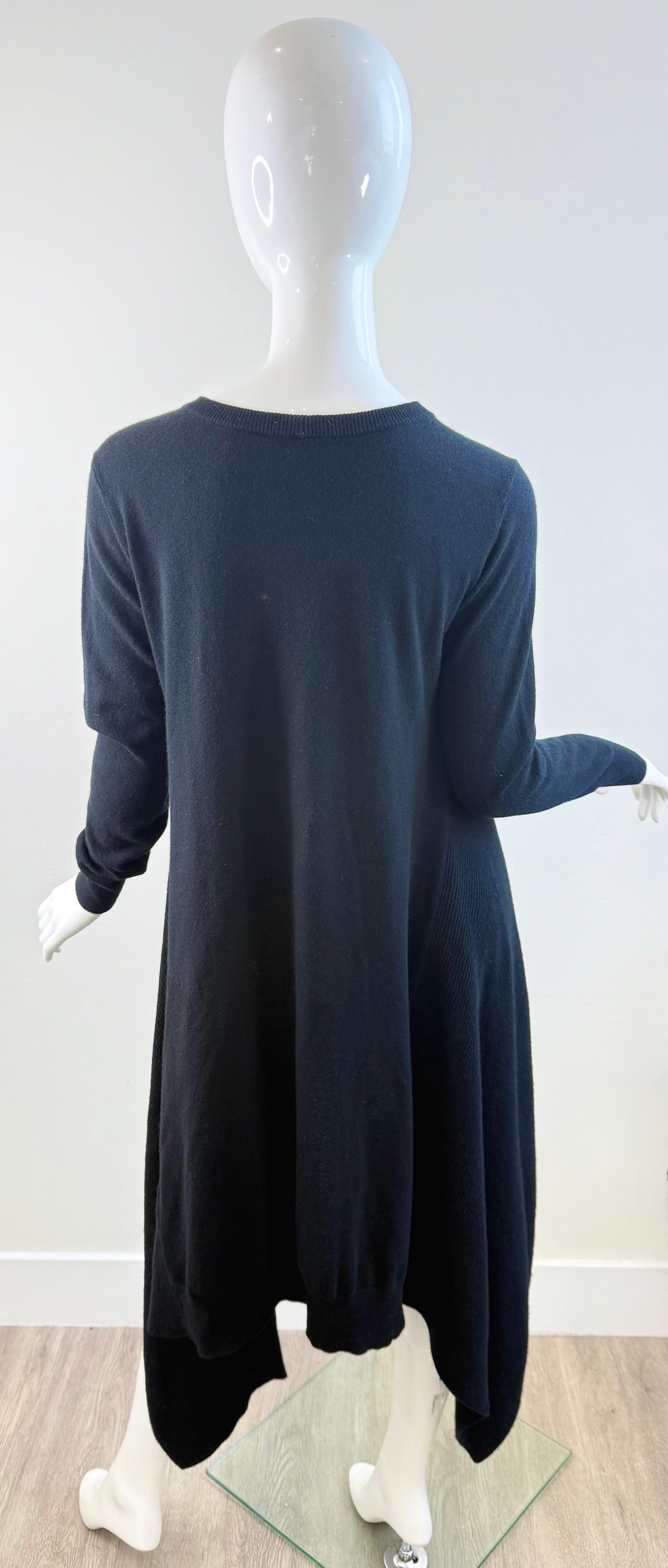 Alexander McQueen Schwarzes Pulloverkleid mit asymmetrischem Saum aus Kaschmir- und Wollmischung 2000s im Angebot 4