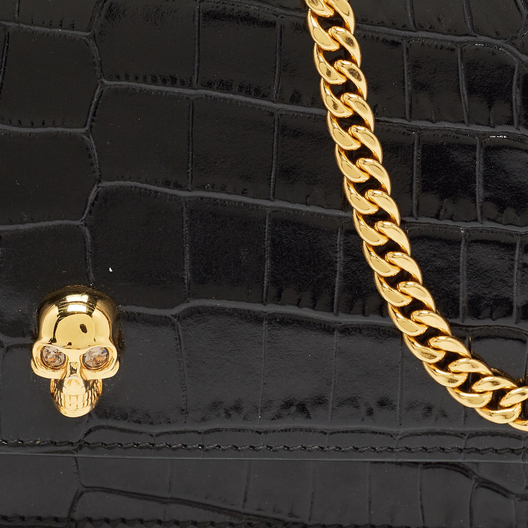 Women's Alexander McQueen Black Croc Embossed Leather Skull Chain Clutch For Sale