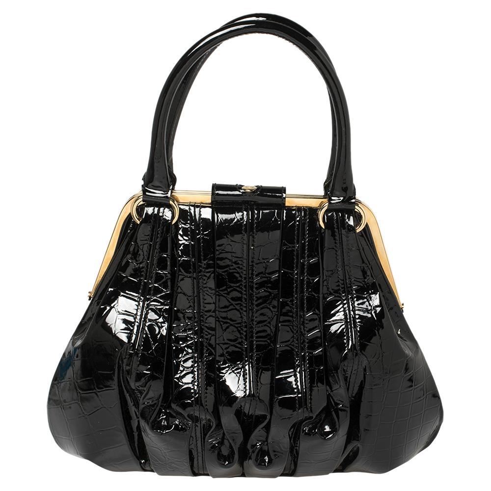 Featuring top handles and a glossy exterior made of croc-embossed patent leather, this Alexander McQueen Elvie satchel exudes just the right amount of sophistication. The bag features a flap with turn-lock closure and a gold-tone hardware frame on