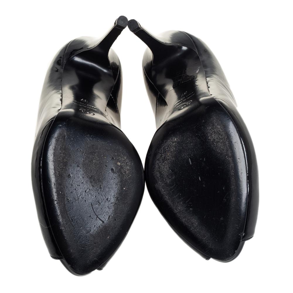 Women's Alexander McQueen Black Crystal Embellished Skull Peep Toe Pumps Size 37