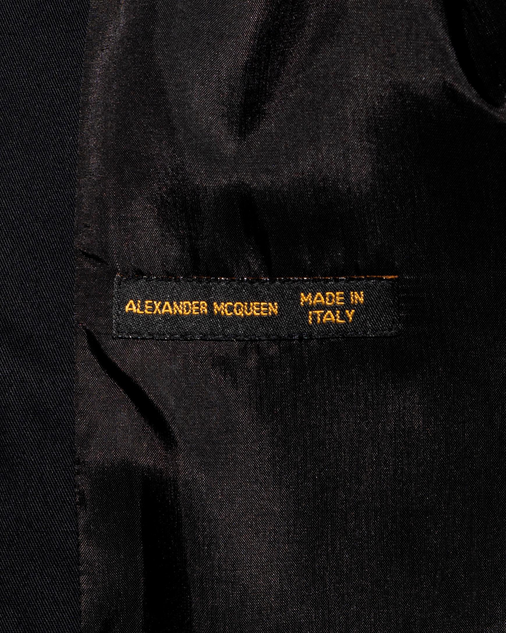 Schwarzes doppelreihiges Blazer-Minikleid von Alexander McQueen mit Ausschnitt, Frühjahr/Sommer 1998 im Angebot 8