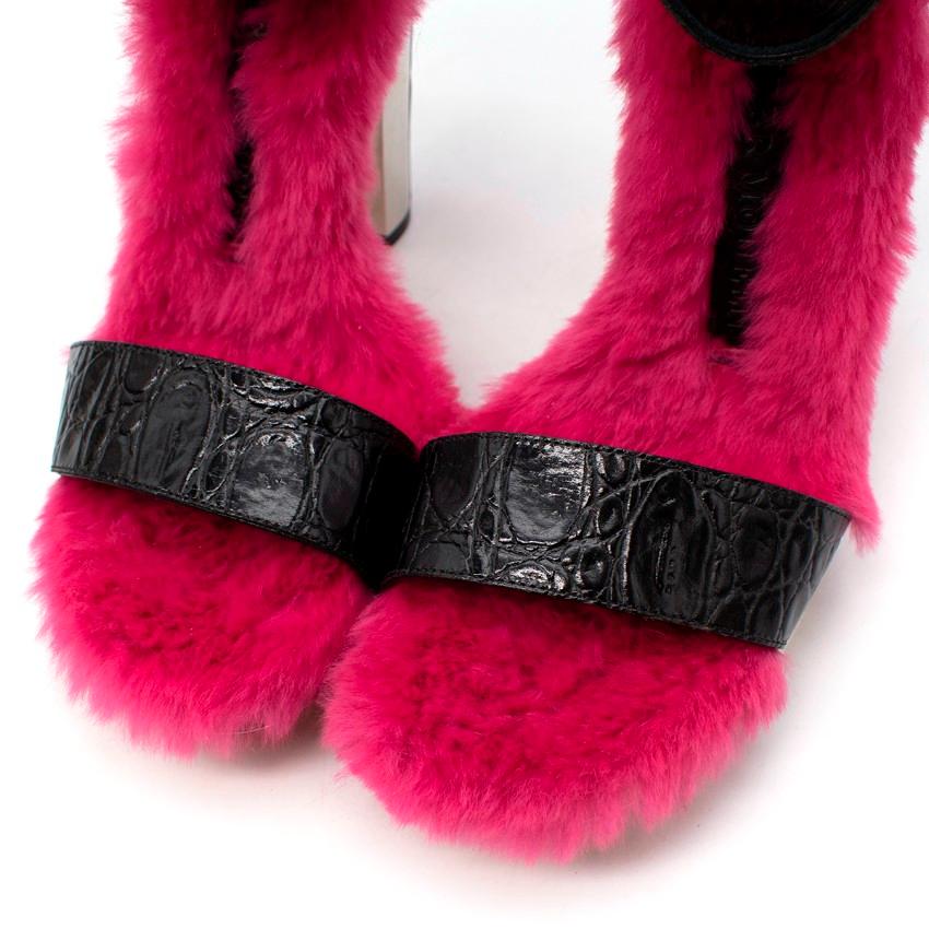 Alexander McQueen Rosa Pelz gefütterte Sandalen mit Absatz mit geprägtem Krokodilleder - US 6,5 Damen