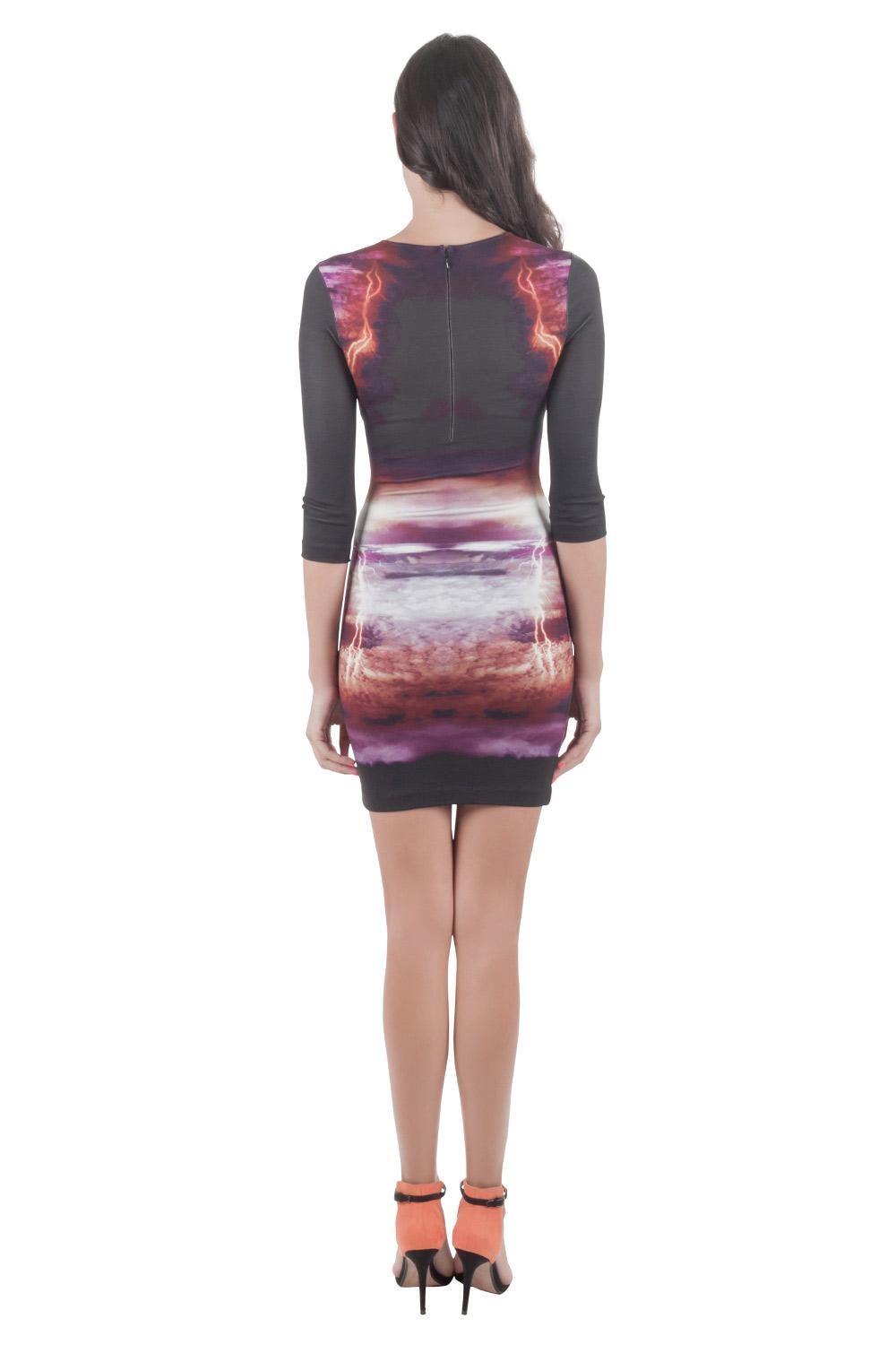 Opt for this Alexander McQueen dress if you are looking for something fun and feminine. This printed dress has everything that makes it an elegant and voguish piece. This bodycon dress is complete with a round neckline and quarter