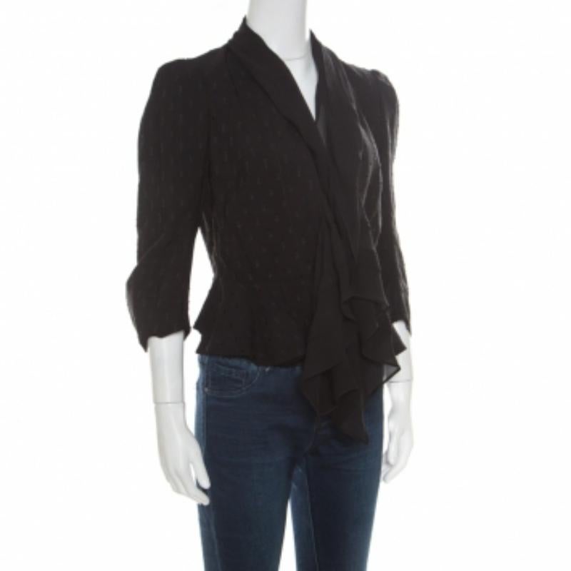 A blazer that can effortlessly enhance your chic evening outfits, this one from Alexander McQueen is cut to a contemporary silhouette with concealed hook fastenings. Equipped with three-fourth sleeves and feminine ruffle detail along the front, it