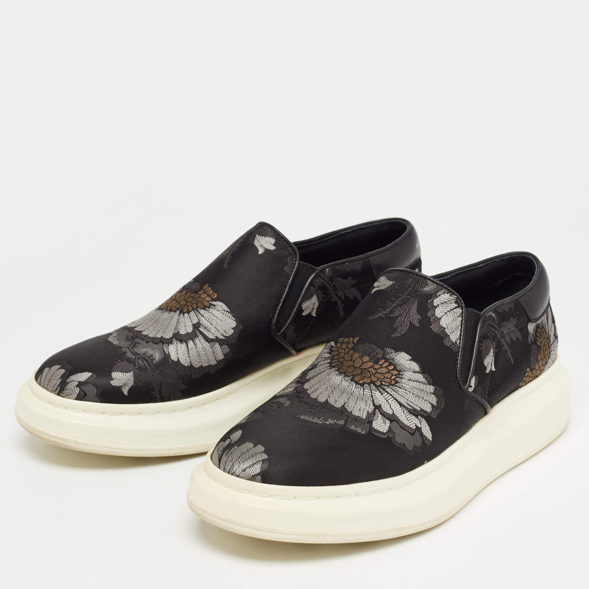 Coming in a classic silhouette, these designer sneakers are a seamless combination of luxury, comfort, and style. These sneakers are finished with signature details and comfortable insoles.