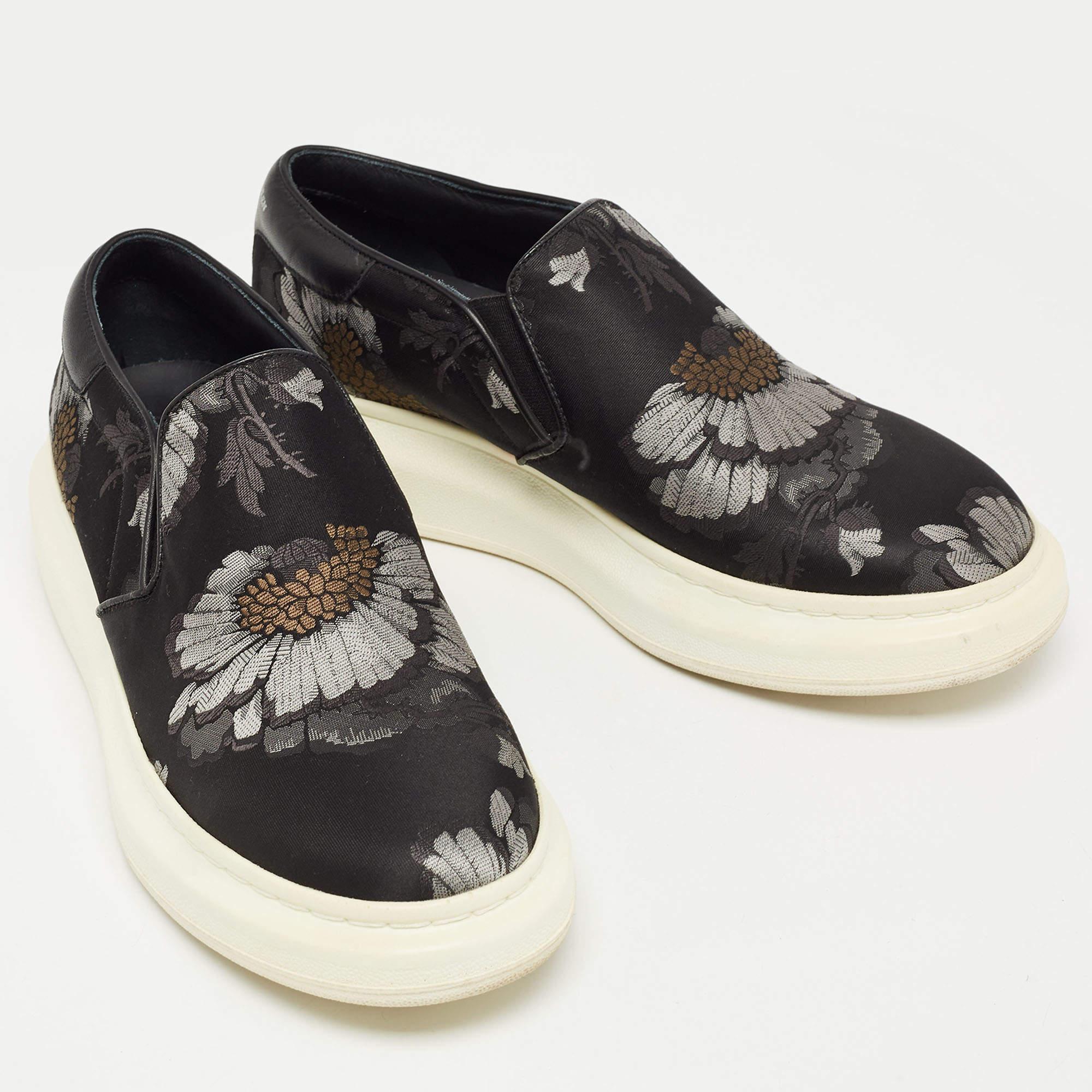 Alexander McQueen Black Floral Brocade Fabric Slip On Sneakers Size 40 In Good Condition In Dubai, Al Qouz 2