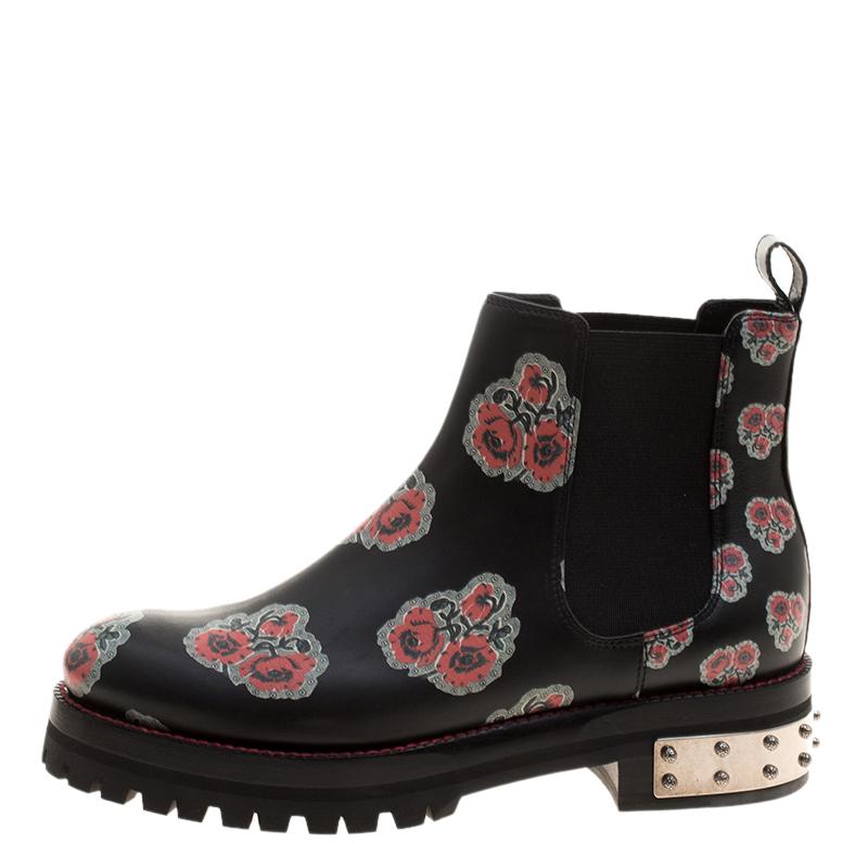 A chic floral print adding a pop of color to a simple and classic style, this pair of boots from Alexander McQueen are beautifully designed to add a generous dash of panache to your look. Stylishly crafted from luxe leather and embellished with the