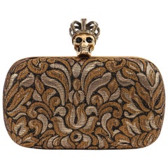 ALEXANDER McQUEEN - Pochette en forme de couronne en brocart à fleurs noires et or:: avec squelette et tête de mort