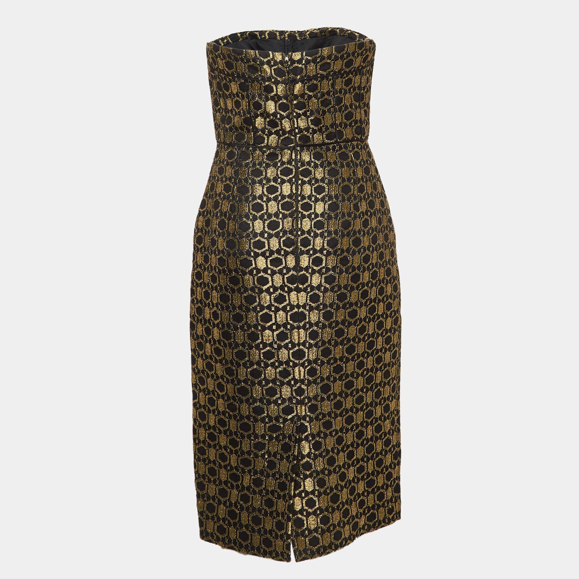 This stylish midi dress exudes elegance and sophistication. Its flattering length falls between the knee and ankle, offering a versatile option for various occasions. With its chic design, it combines modern trends with timeless charm, making it a