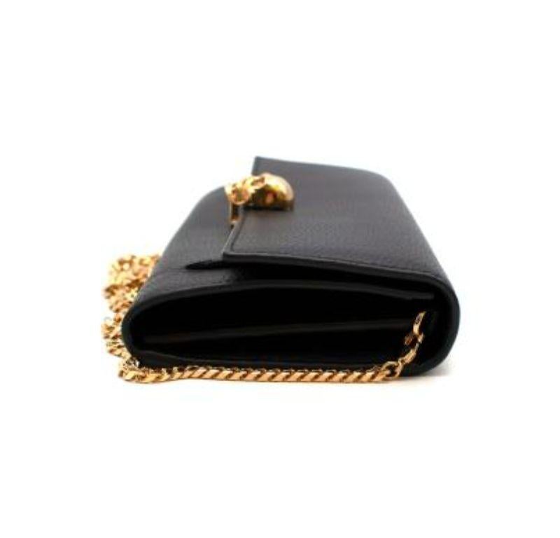 Alexander McQueen Black Grained Leather Continental Wallet on Chain In Excellent Condition For Sale In London, GB