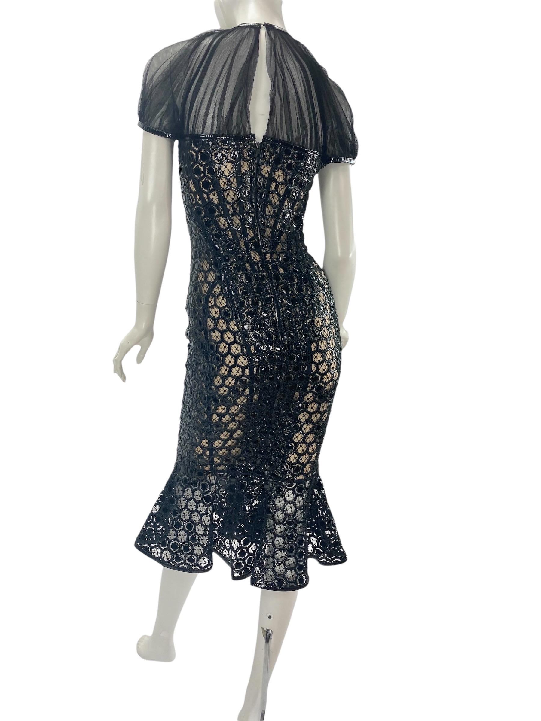 ALEXANDER McQUEEN Black Honeycomb-effect Patent-Leather & Tulle Corset Dress 38 For Sale 4