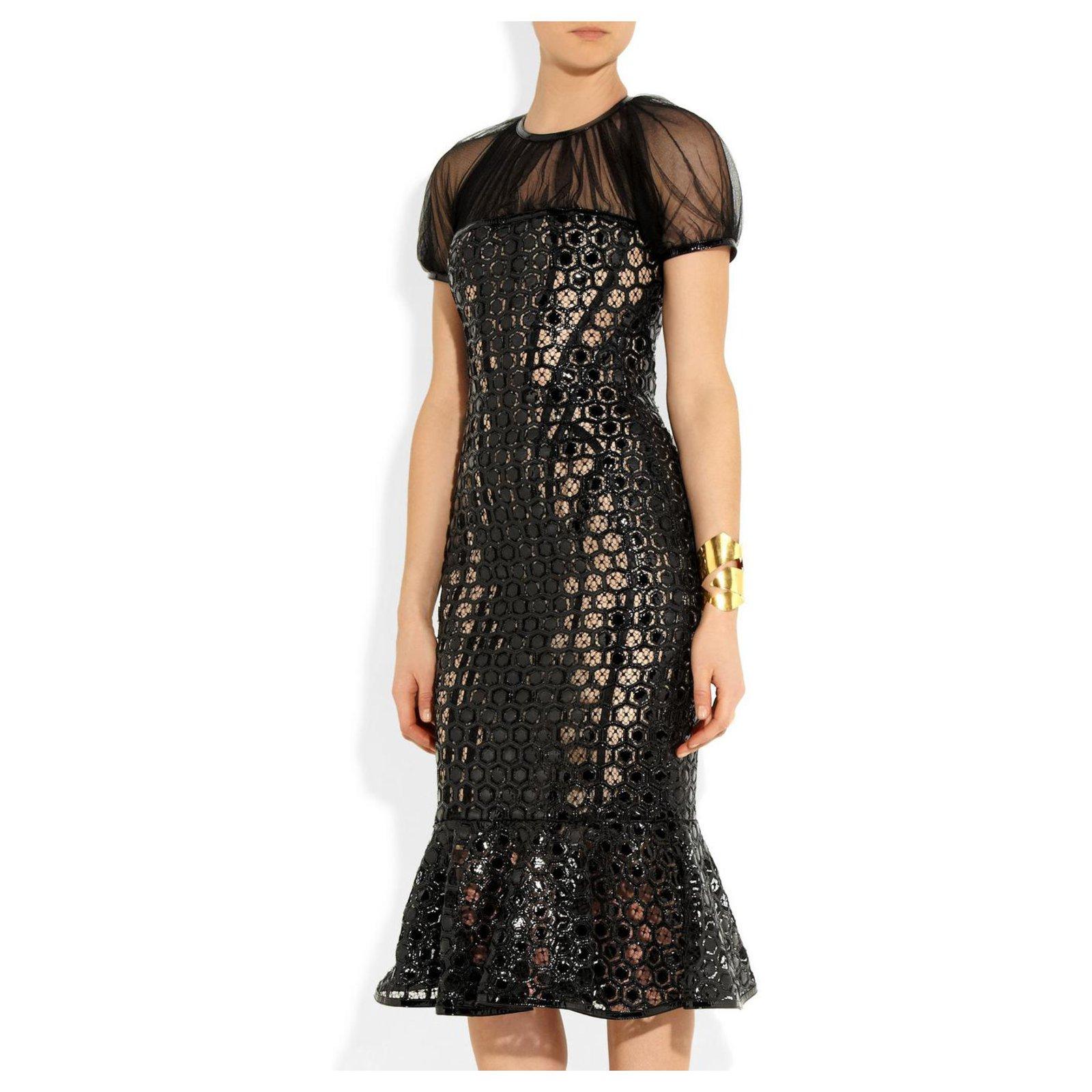 ALEXANDER MCQUEEN Black honeycomb-effect patent-leather and net
Italian size 38 or US 2
Double-layered sheer silk-tulle yoke and sleeves, patent-leather trims, visible boned nude and black bodice, fully lined in silk-organza.
Exposed zip fastening